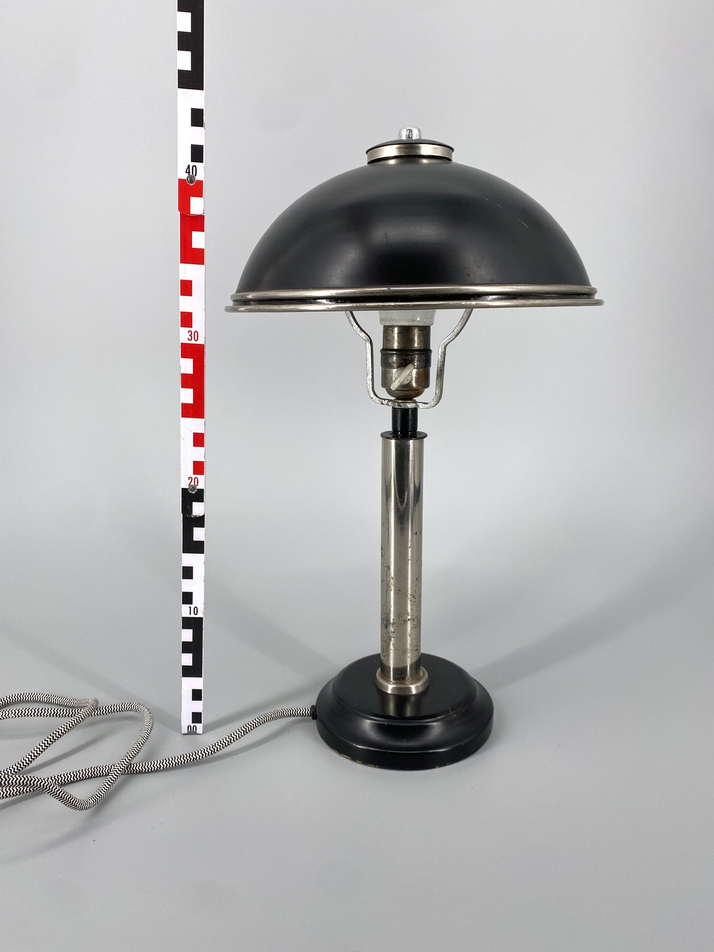 Art Deco Tischlampe, Pilzlampe aus Metall in Silber und Schwarz, 30er