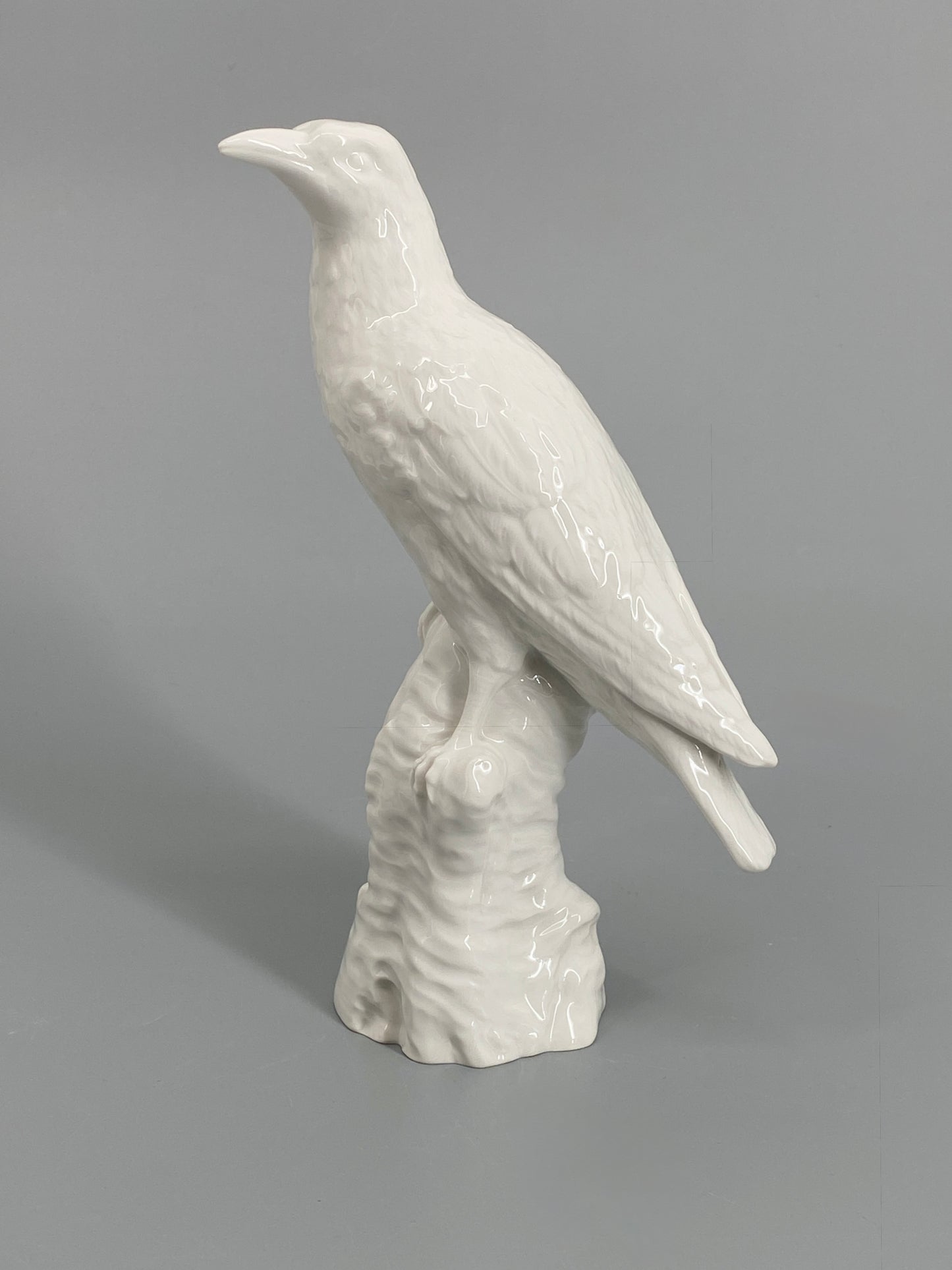 Porzellanvogel "Pirol" von KPM mit weißer Grundglasur, bezeichnet, 1. Wahl