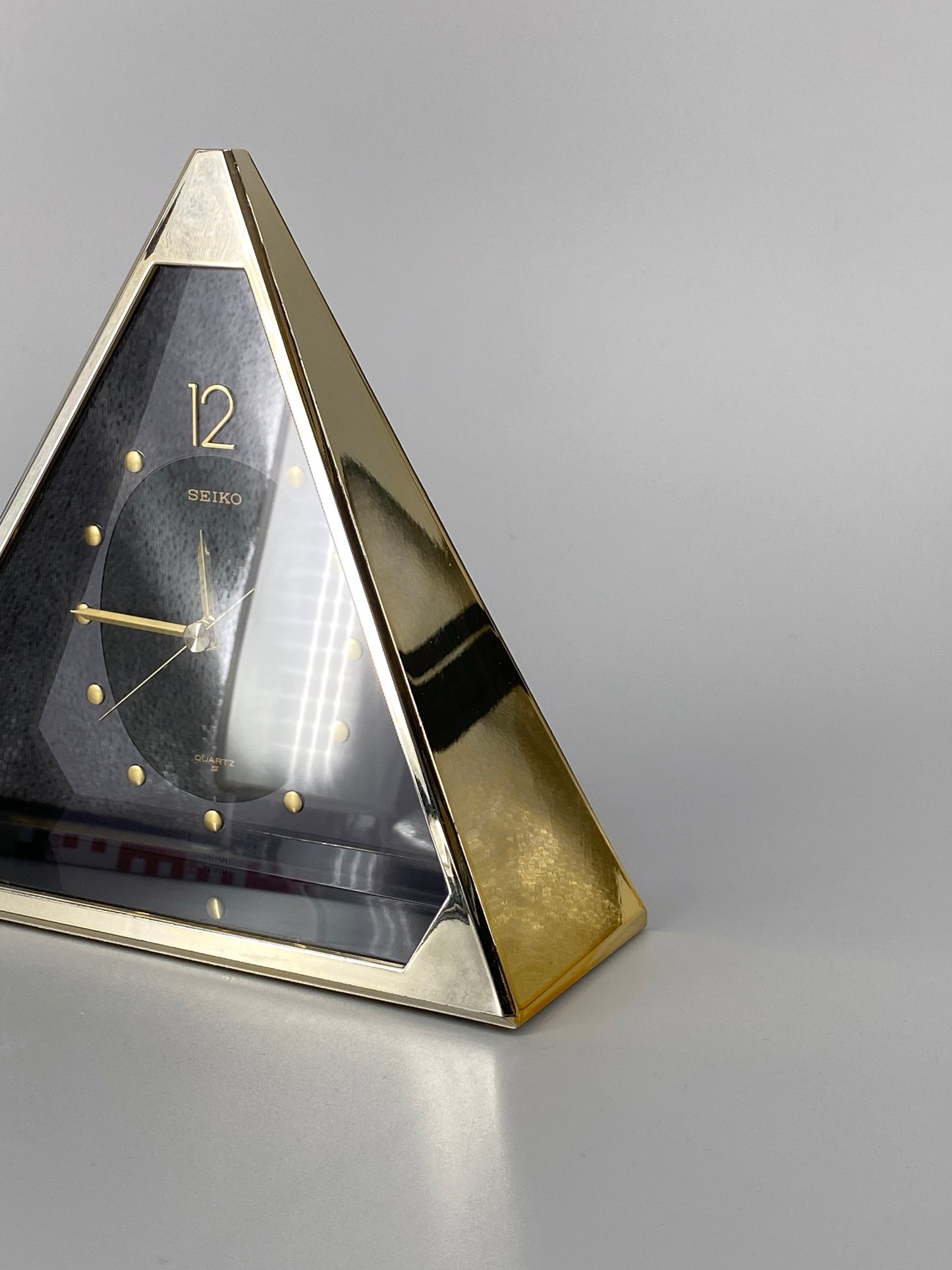 Goldene Pyramidenuhr von Seiko, Japan, 90er
