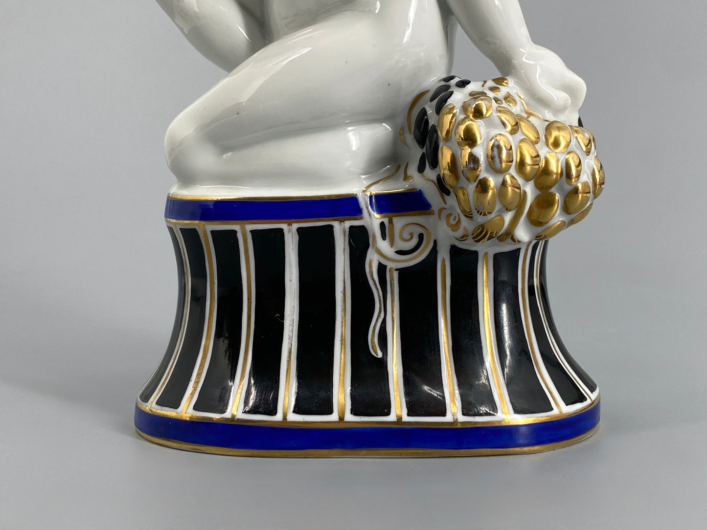 Jugendstil Porzellanfigur "Traubenesser" von Carl Nacke für Fraureuth, um 1920