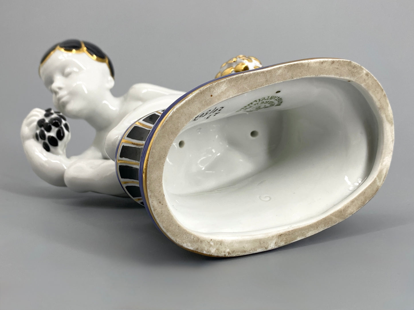 Jugendstil Porzellanfigur "Traubenesser" von Carl Nacke für Fraureuth, um 1920