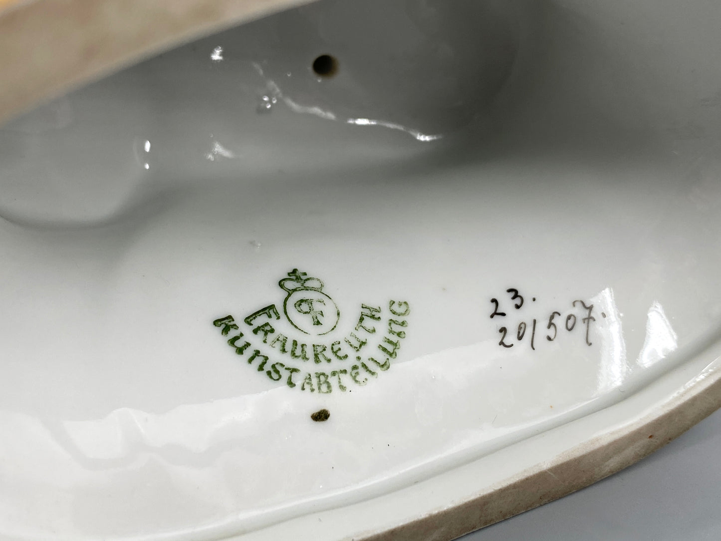 Jugendstil Porzellanfigur "Traubenesser" von Carl Nacke für Fraureuth, um 1920