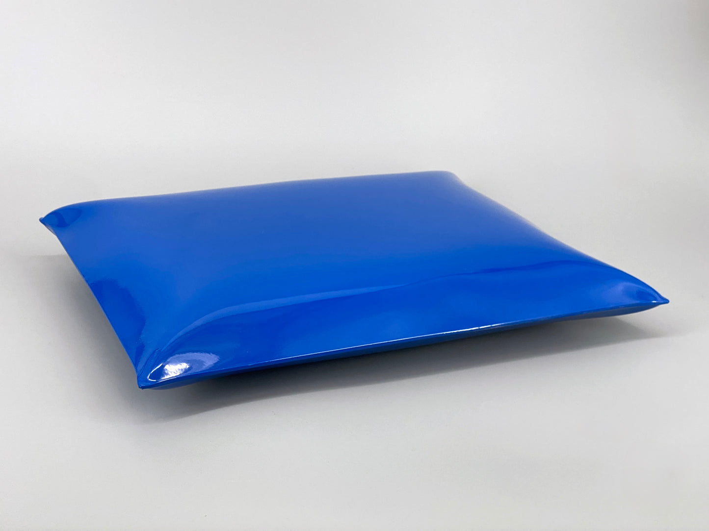 Metallkissen, Pop-Art Kunstobjekt, blau