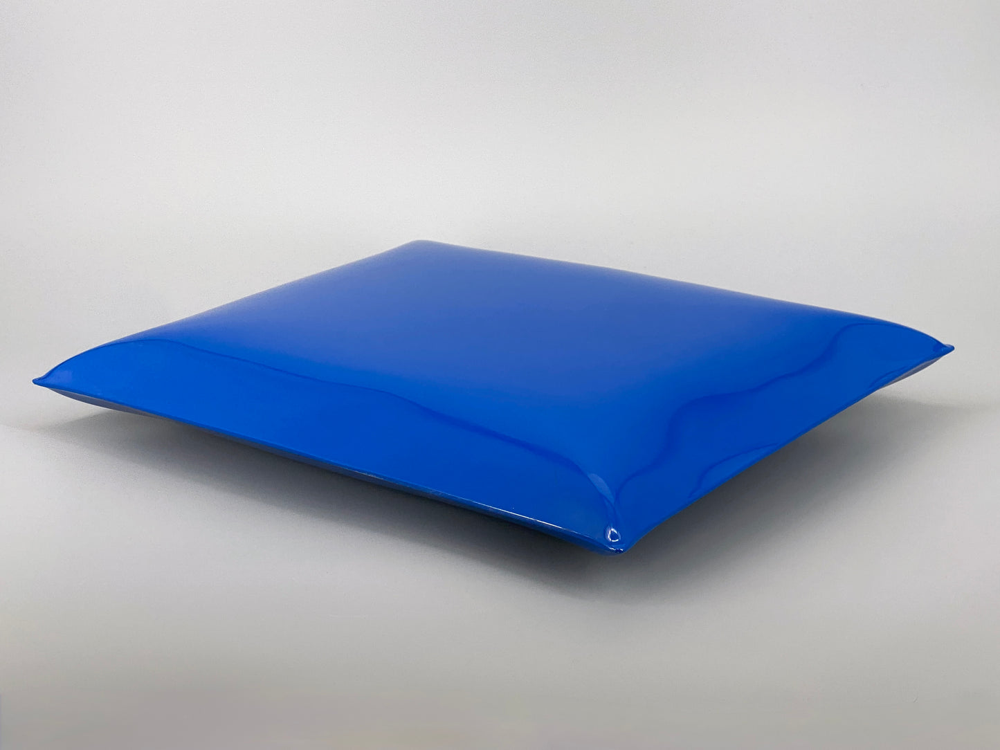 Metallkissen, Pop-Art Kunstobjekt, blau