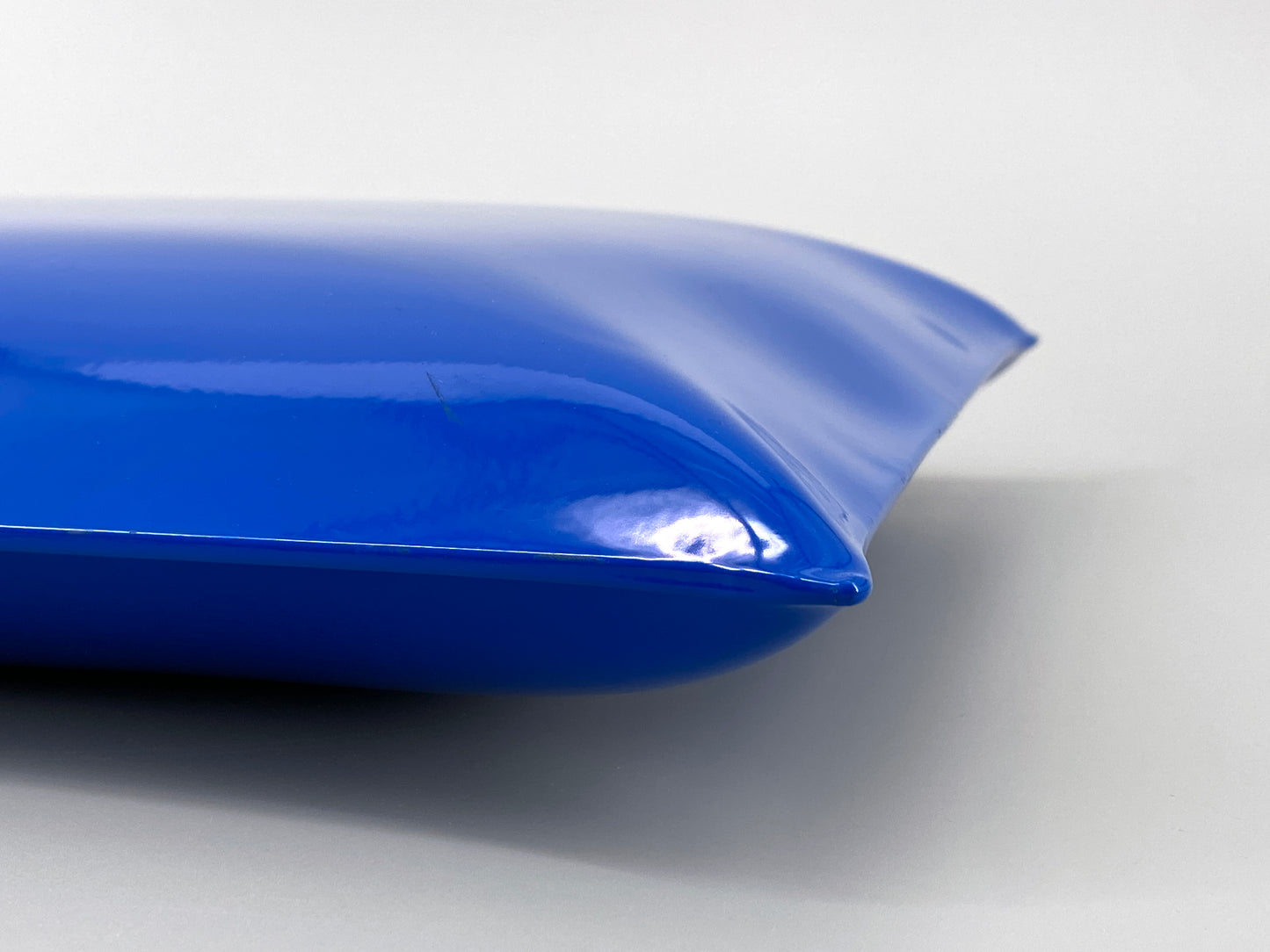 Metallkissen, Pop-Art Kunstobjekt, blau