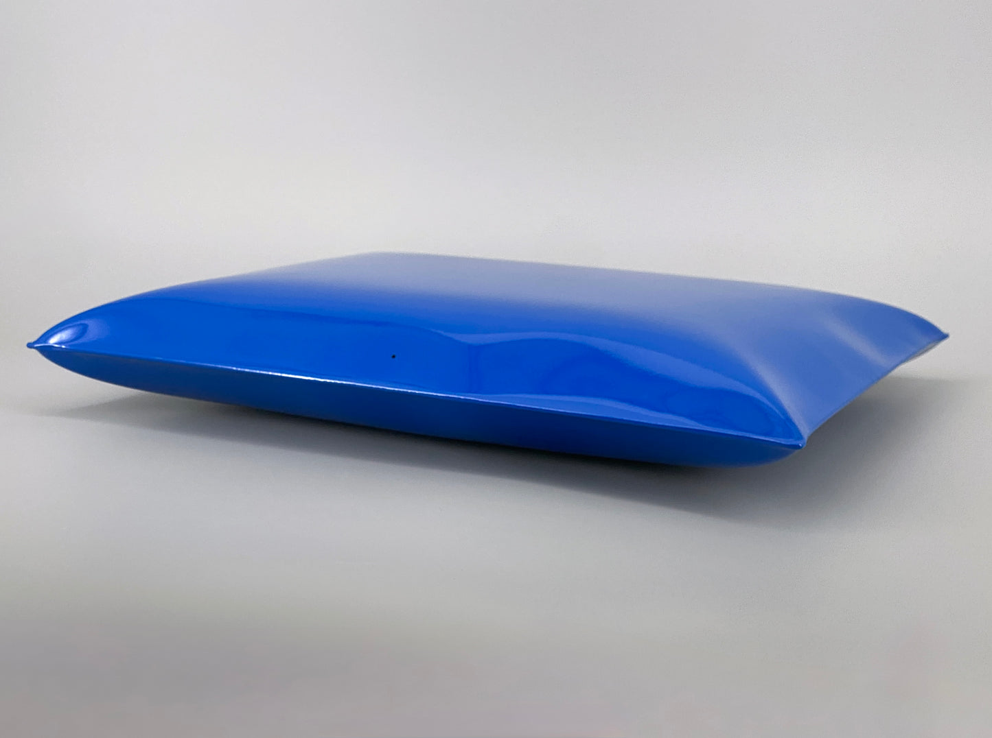 Metallkissen, Pop-Art Kunstobjekt, blau