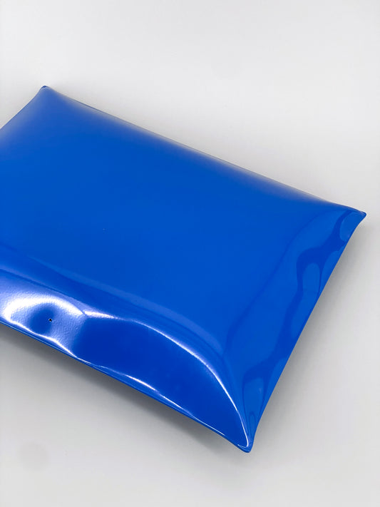 Metallkissen, Pop-Art Kunstobjekt, blau