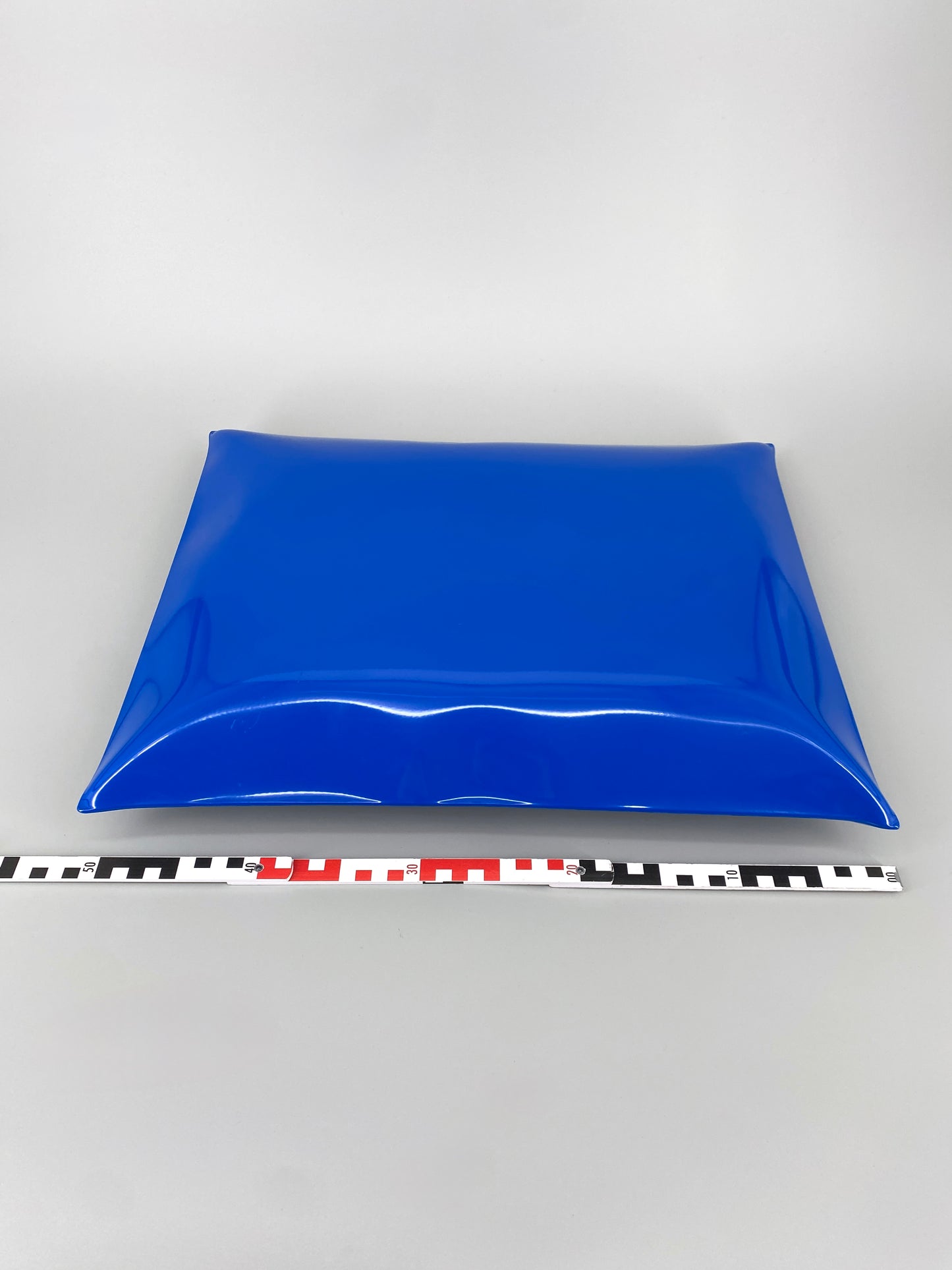 Metallkissen, Pop-Art Kunstobjekt, blau