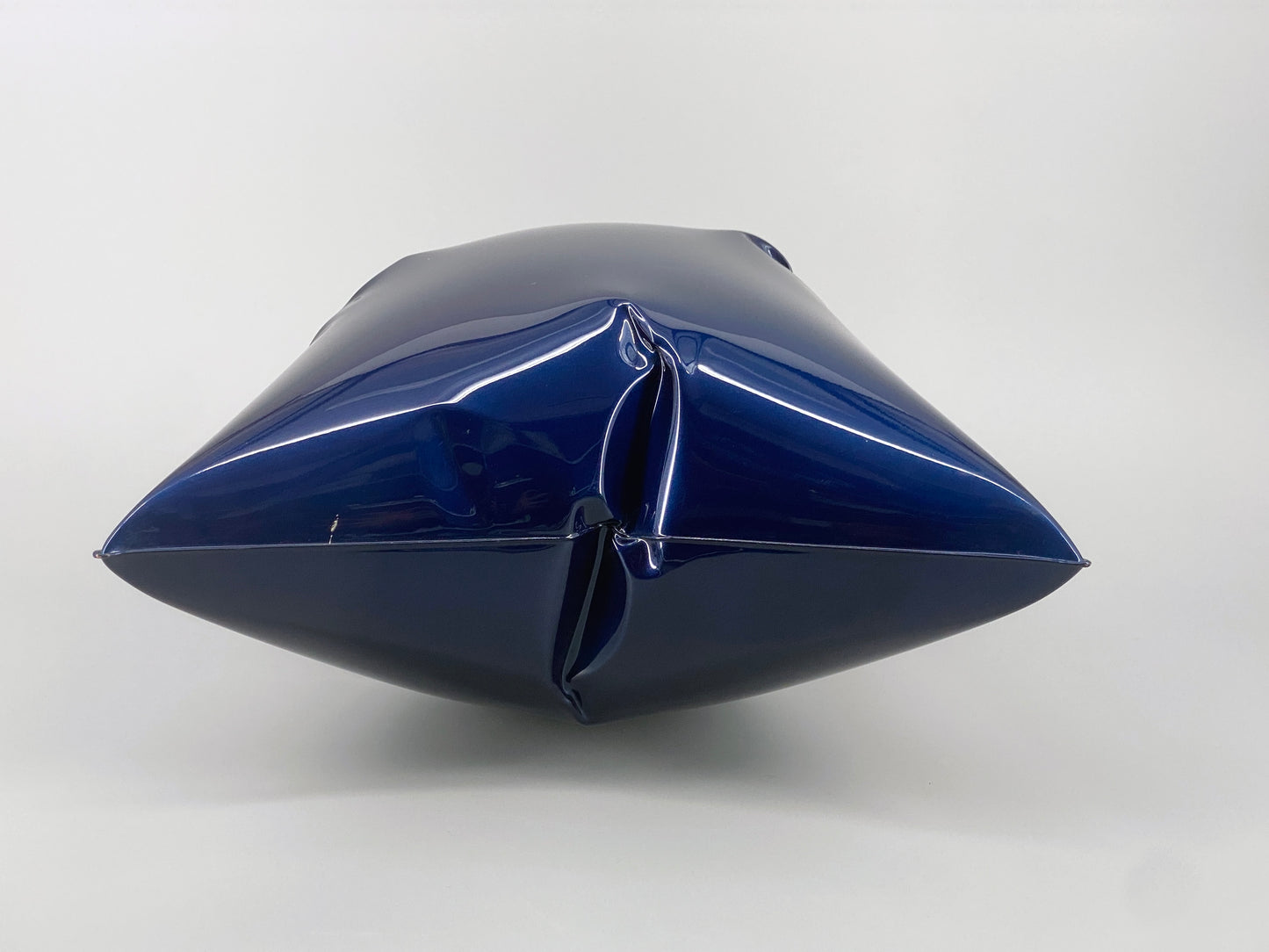 Metallkissen, Pop-Art Kunstobjekt, metallic blau lackiert