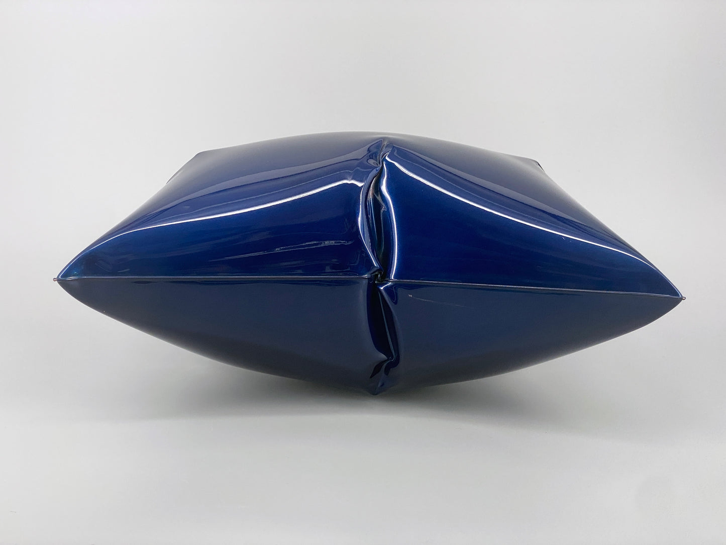 Metallkissen, Pop-Art Kunstobjekt, metallic blau lackiert