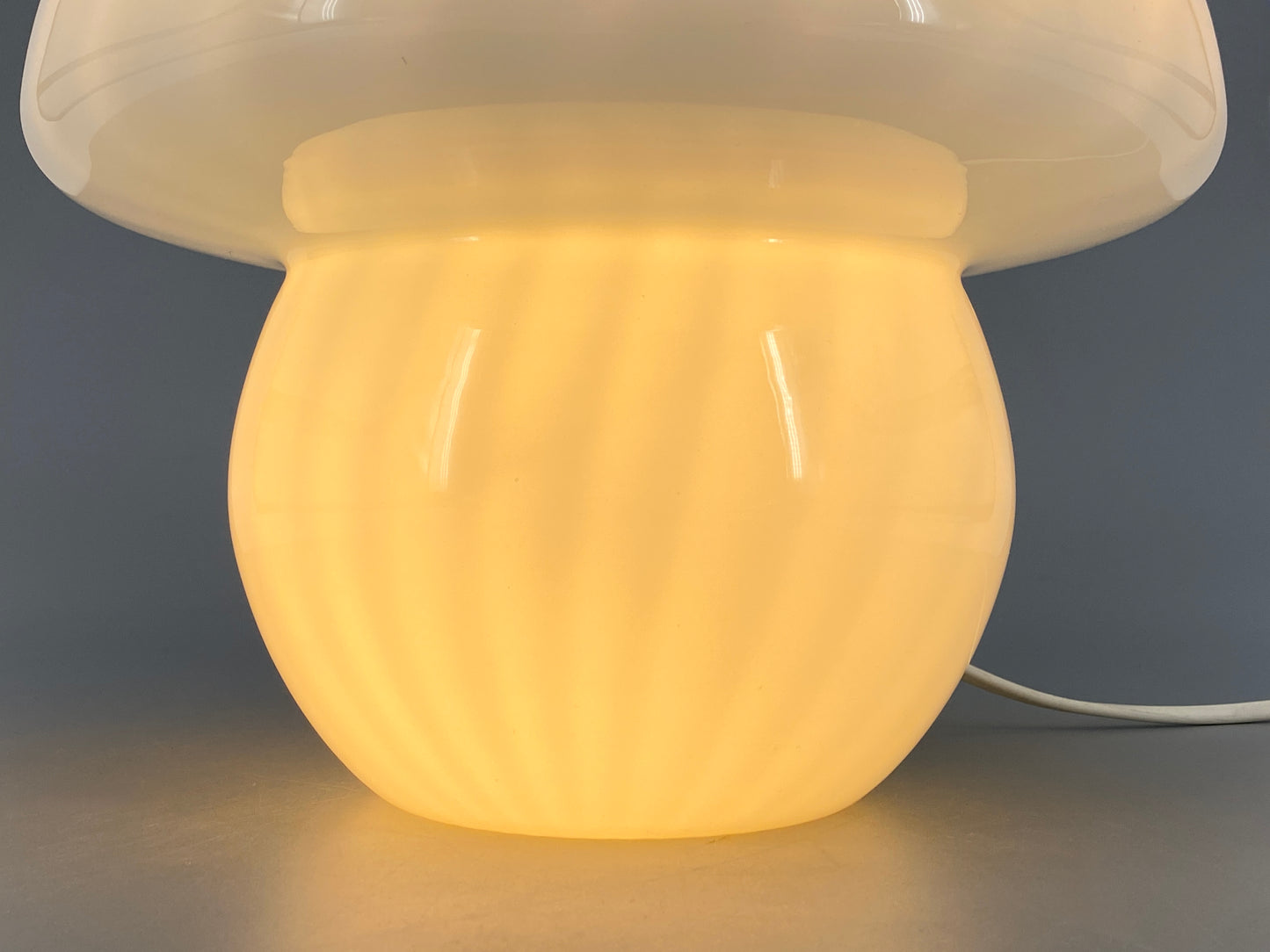 Pilzlampe aus Muranoglas mit weißen Streifen, 1970er Jahre