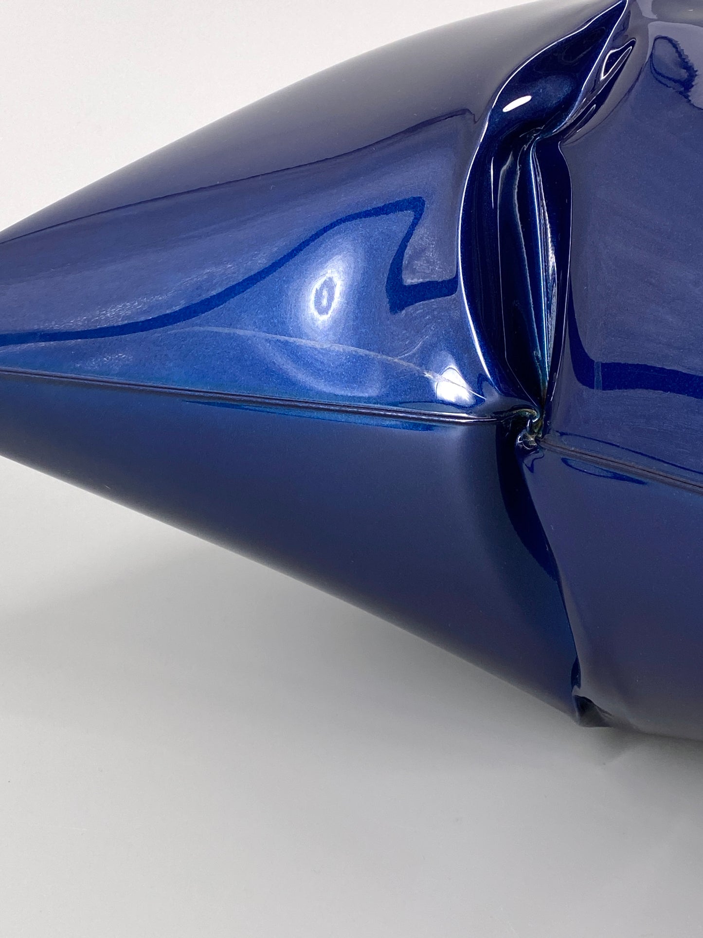 Metallkissen, Pop-Art Kunstobjekt, metallic blau lackiert