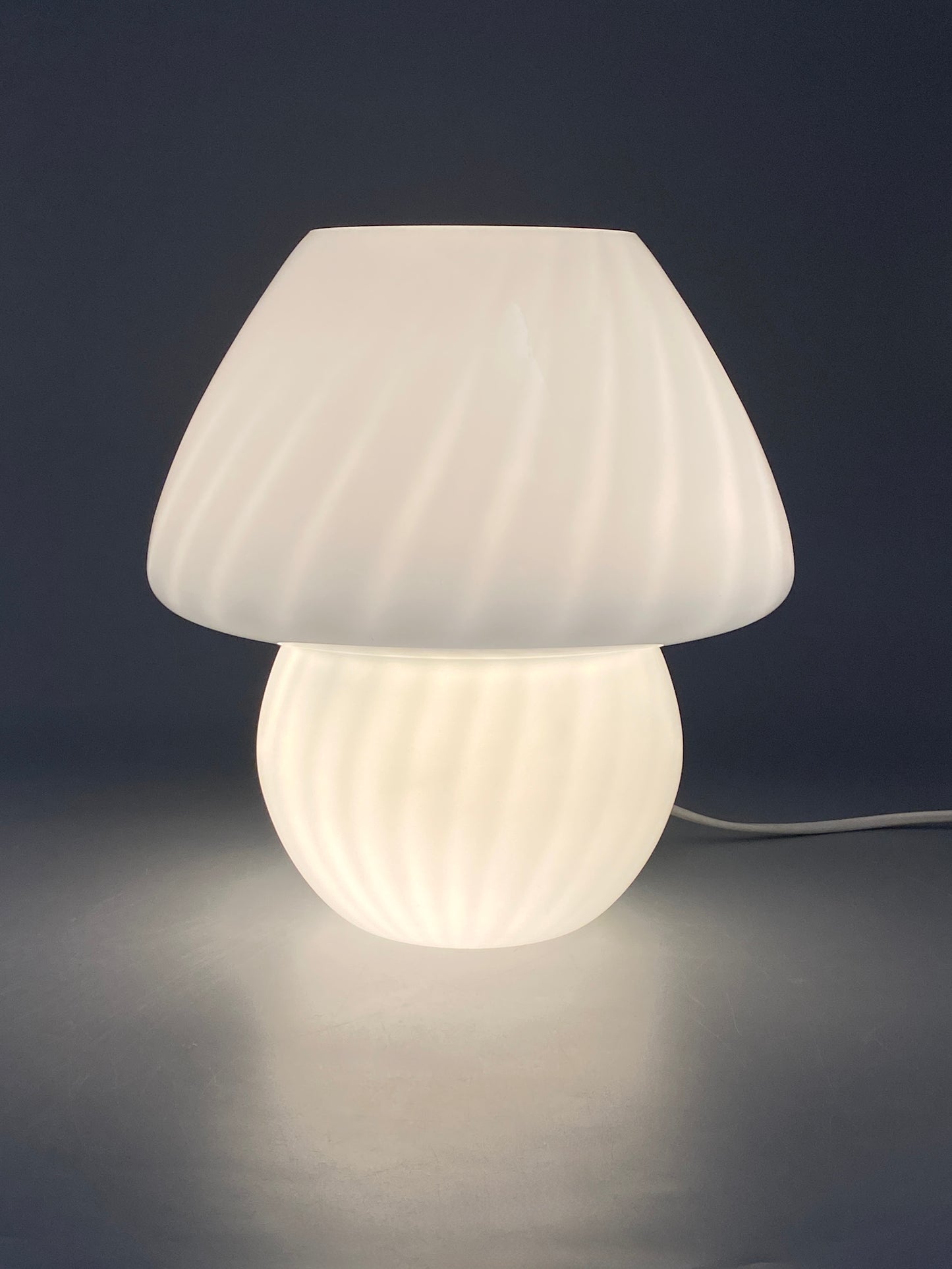 Pilzlampe aus Muranoglas mit weißen Streifen, 1970er Jahre