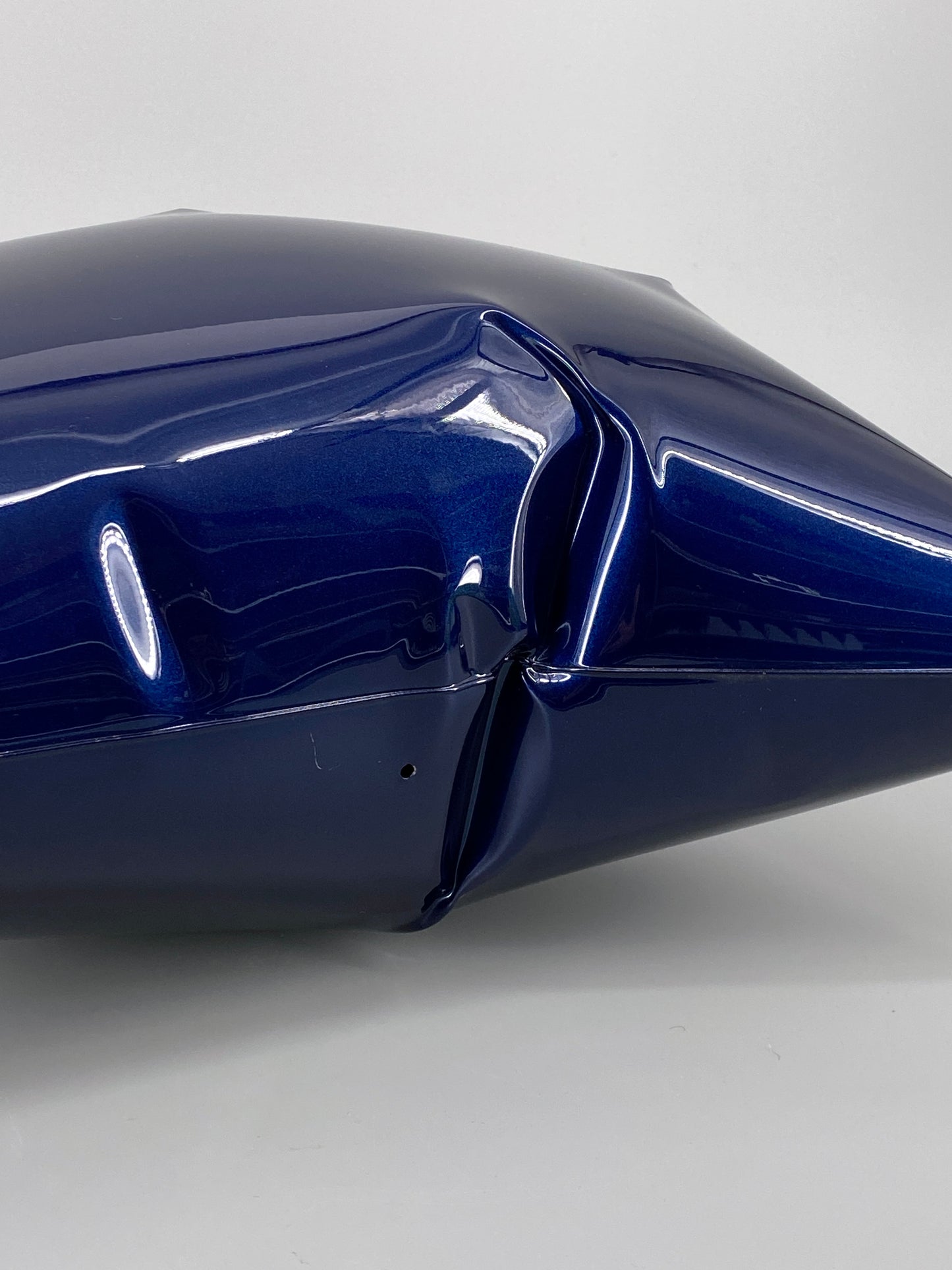 Metallkissen, Pop-Art Kunstobjekt, metallic blau lackiert