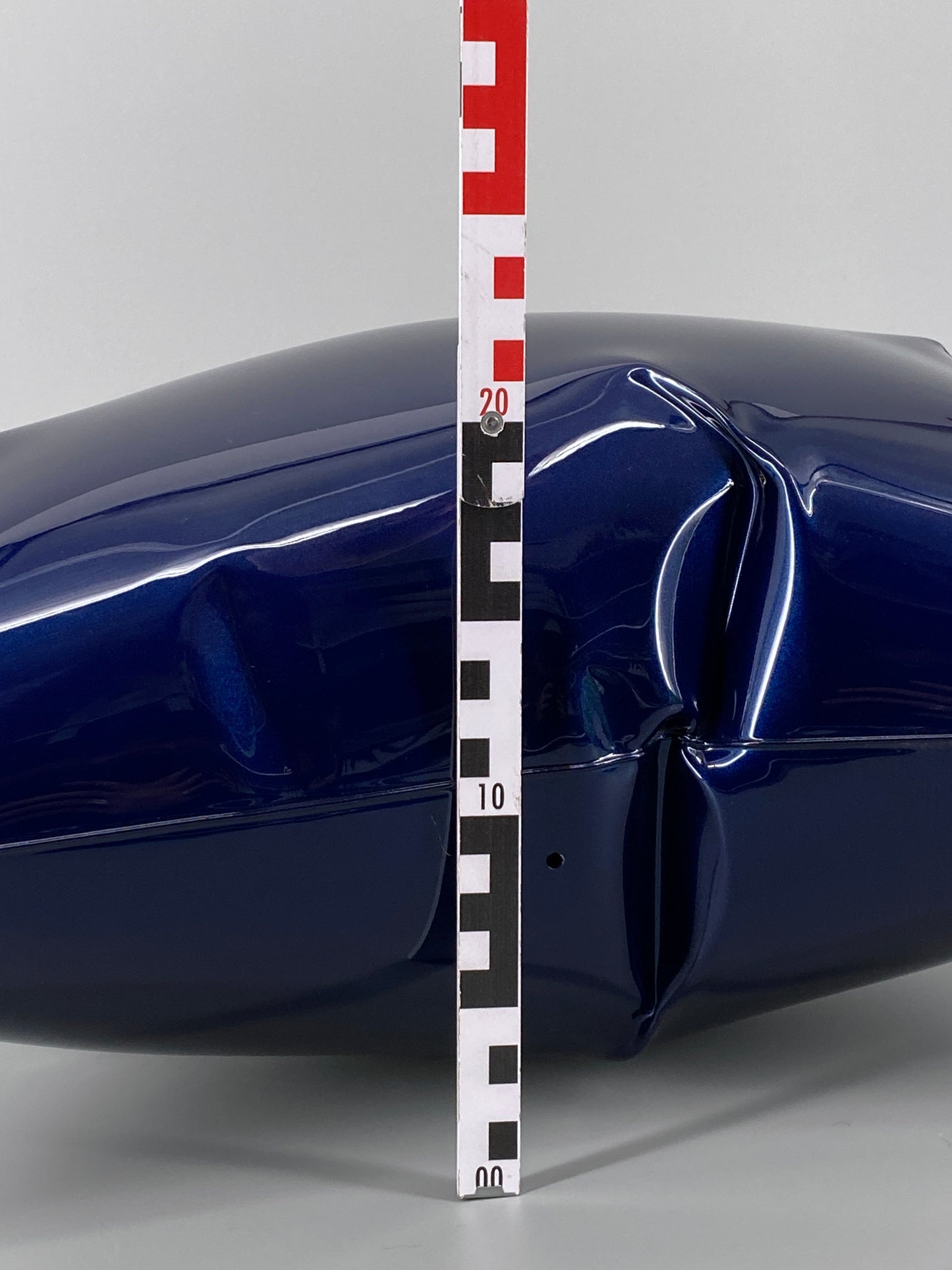 Metallkissen, Pop-Art Kunstobjekt, metallic blau lackiert