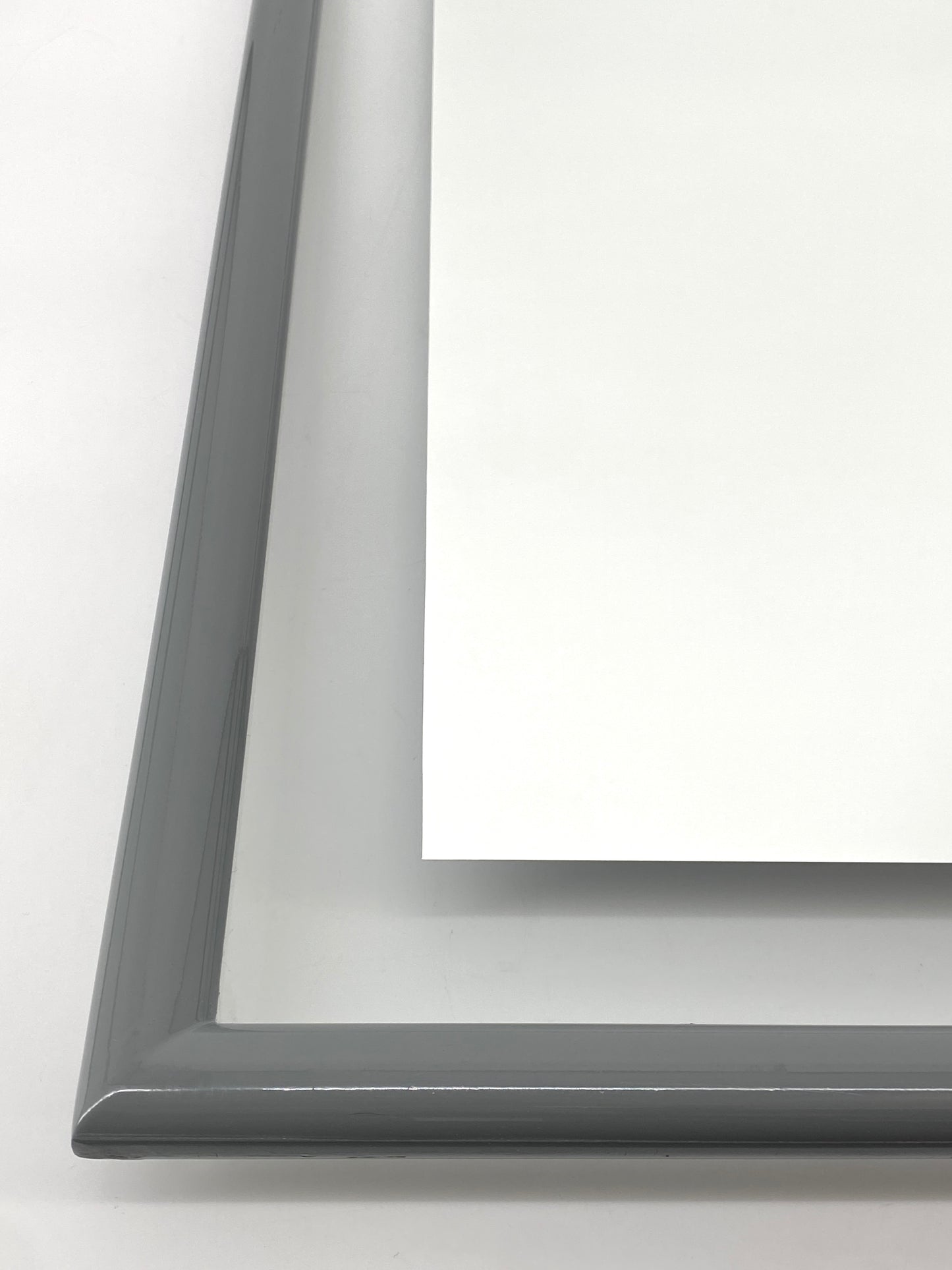Design Spiegel umfasst von Glas, gerahmt