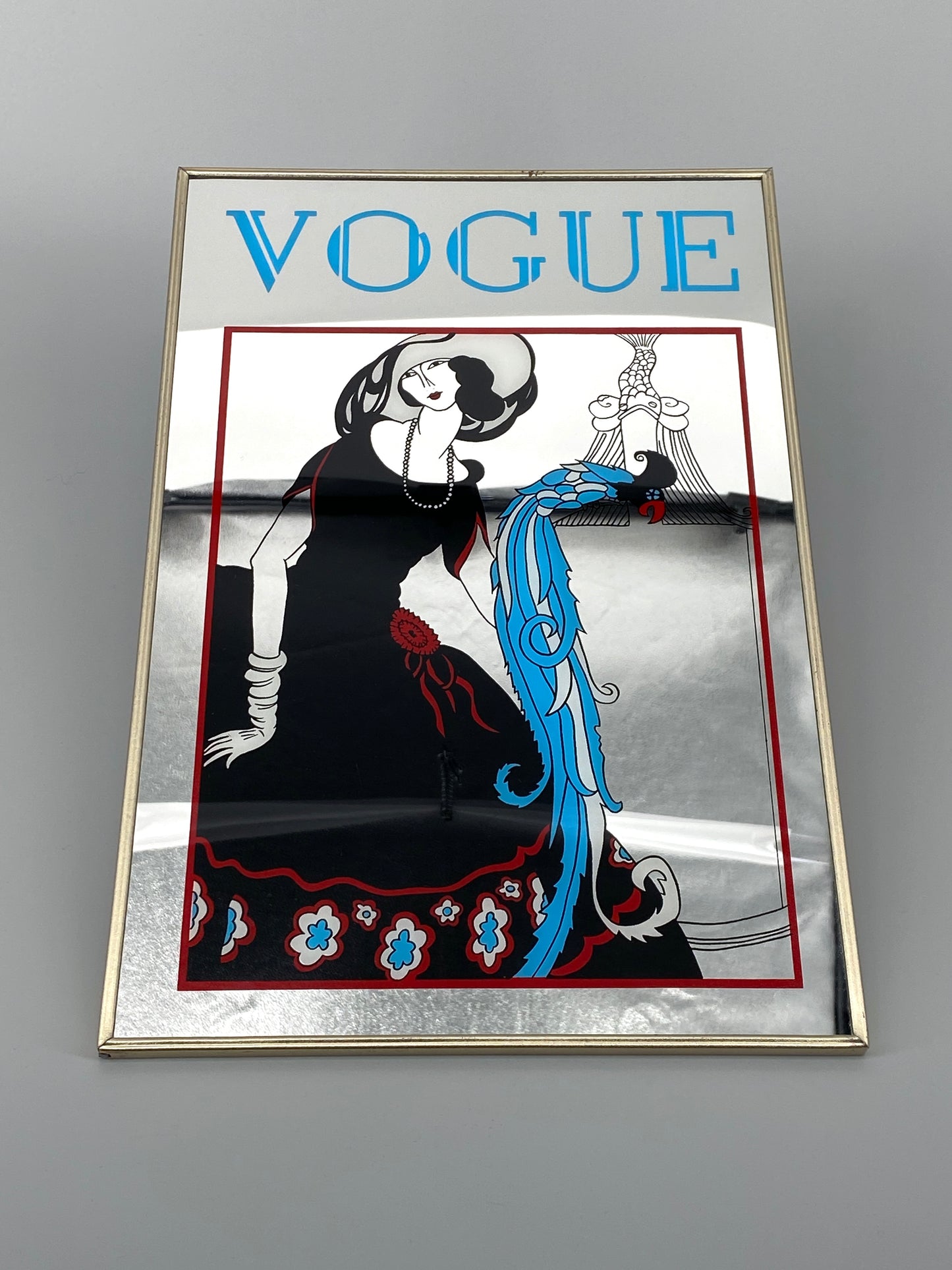 Dekorativer Spiegel mit dem Vogue-Cover von Helen Dryden aus dem Jahr 1921, in einem Metallrahmen, vintage