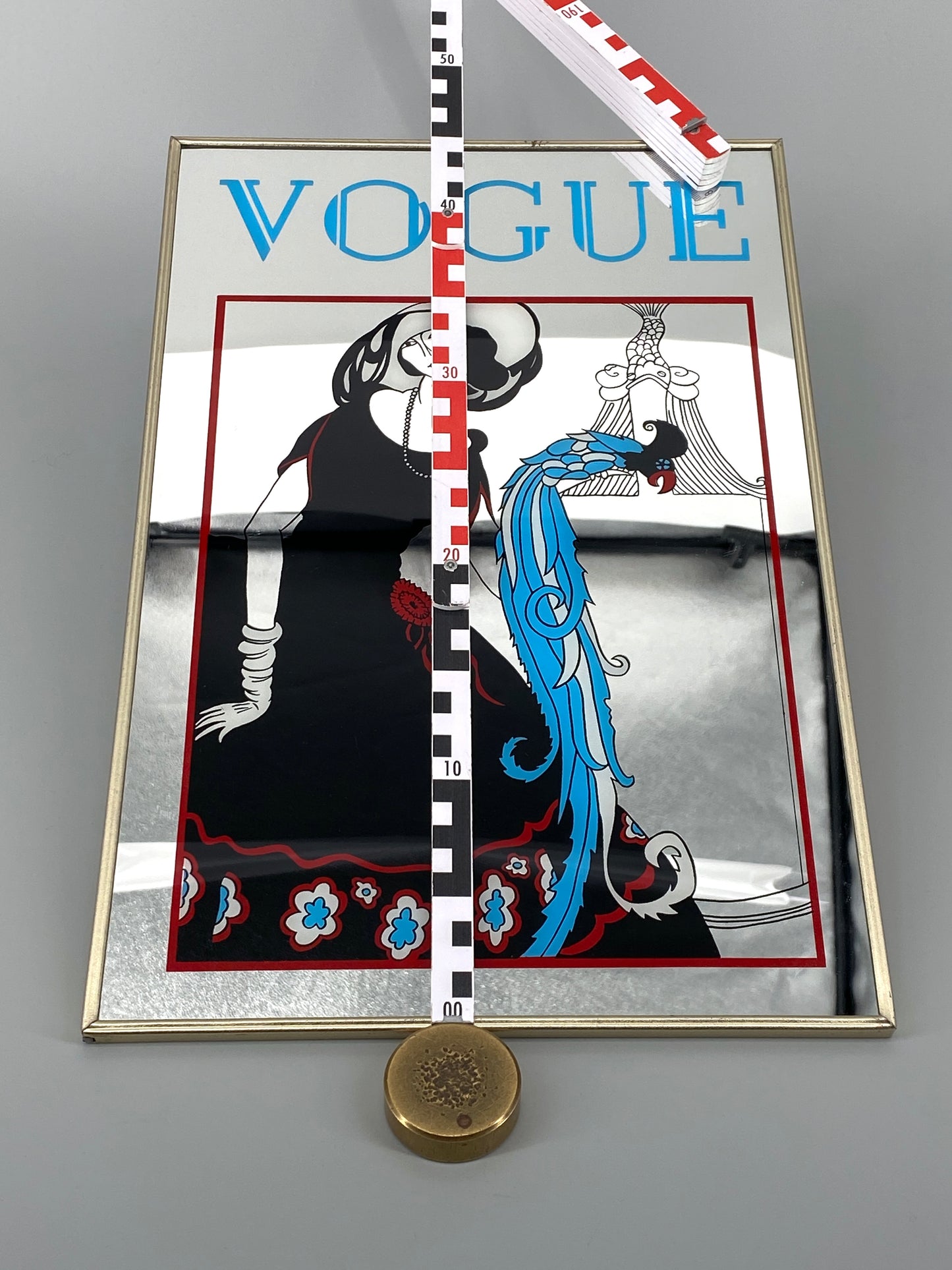 Dekorativer Spiegel mit dem Vogue-Cover von Helen Dryden aus dem Jahr 1921, in einem Metallrahmen, vintage