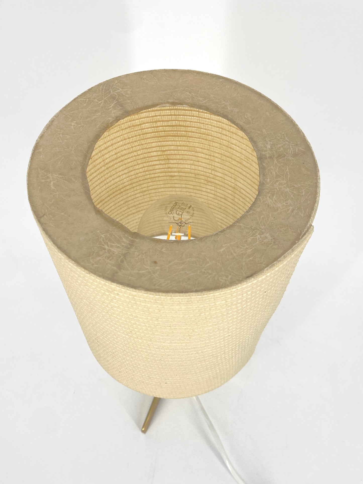 Tischlampe mit Messing Dreifuß und Teak, Mid Century Design 1950er