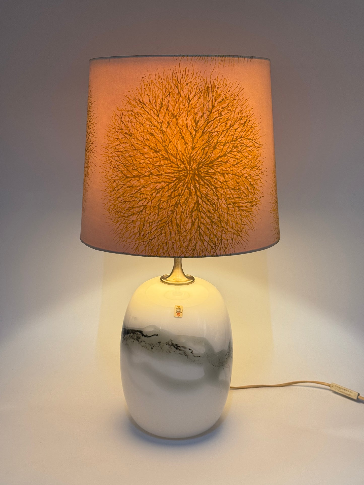 Tischlampe "Sakura Bordlampe" von Michael Bang für Holmgaard mit Glassockel, Dänemark 70er