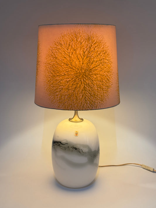 Tischlampe "Sakura Bordlampe" von Michael Bang für Holmgaard mit Glassockel, Dänemark 70er