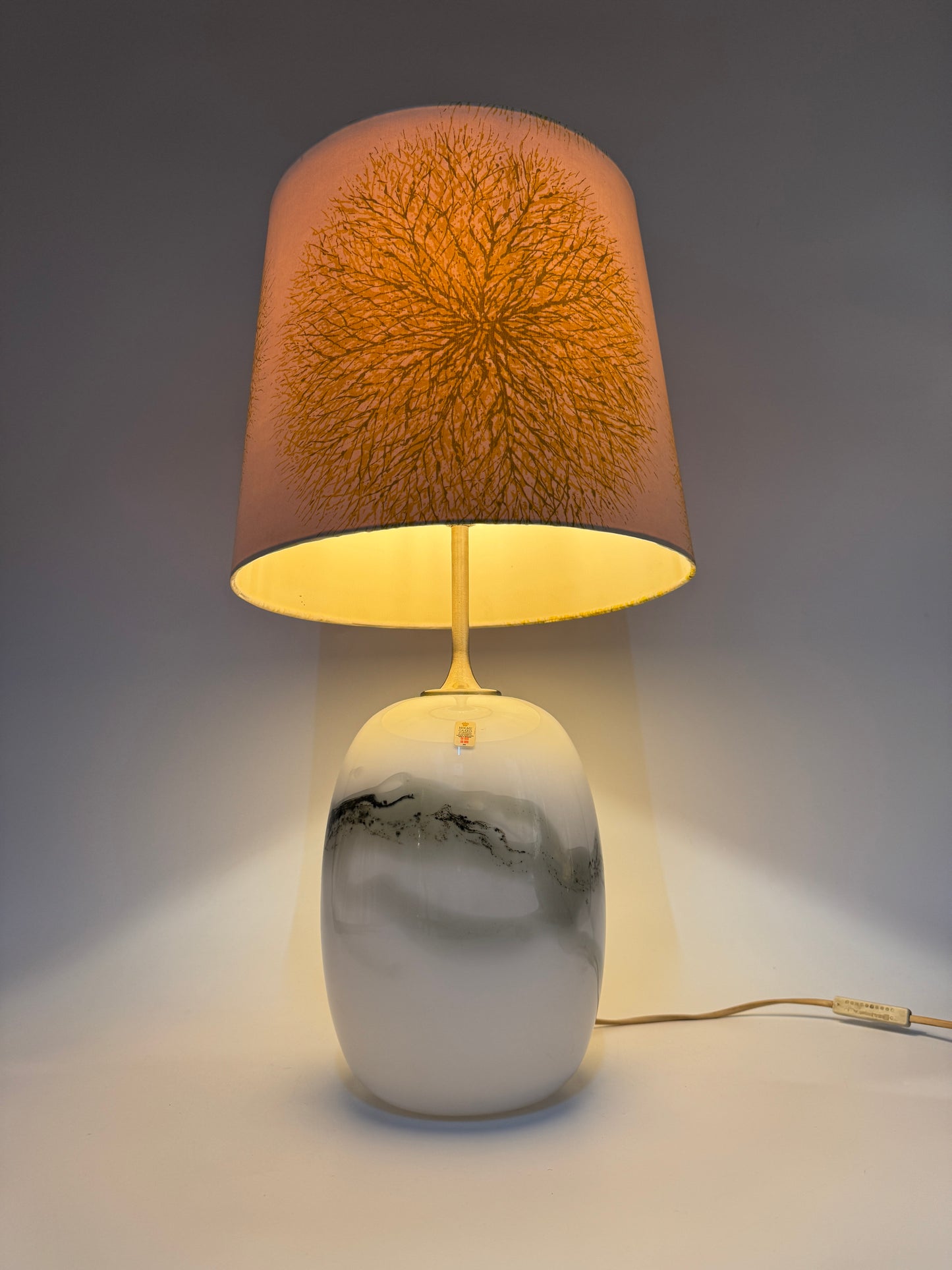 Tischlampe "Sakura Bordlampe" von Michael Bang für Holmgaard mit Glassockel, Dänemark 70er