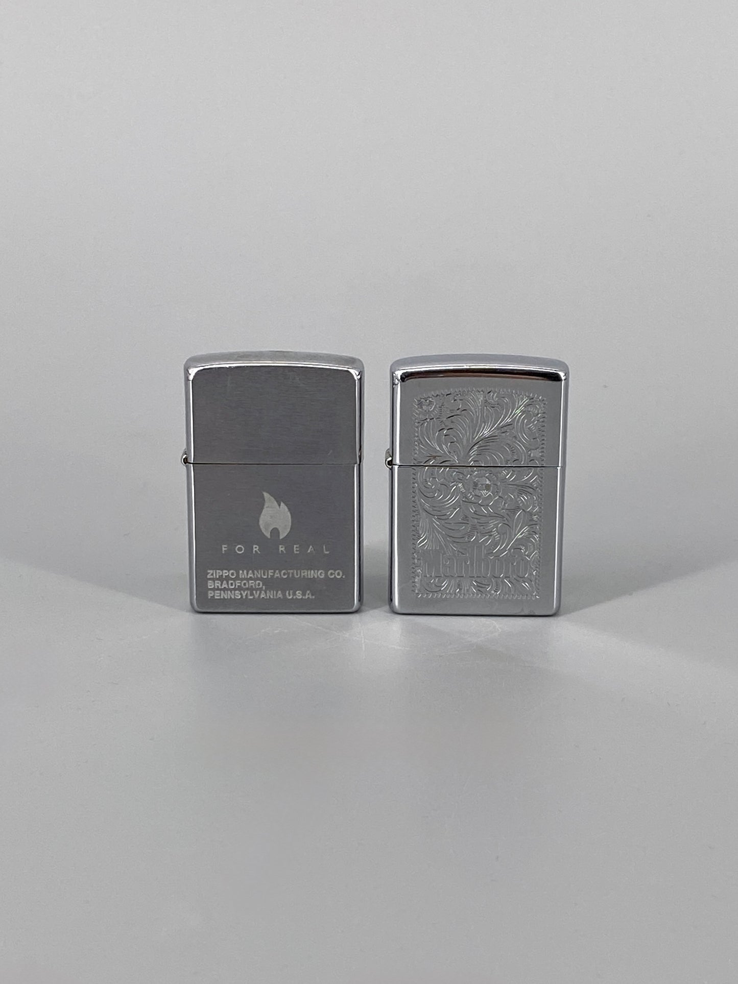 2 Zippo Benzinfeuerzeuge, "Marlboro" und "For Real"