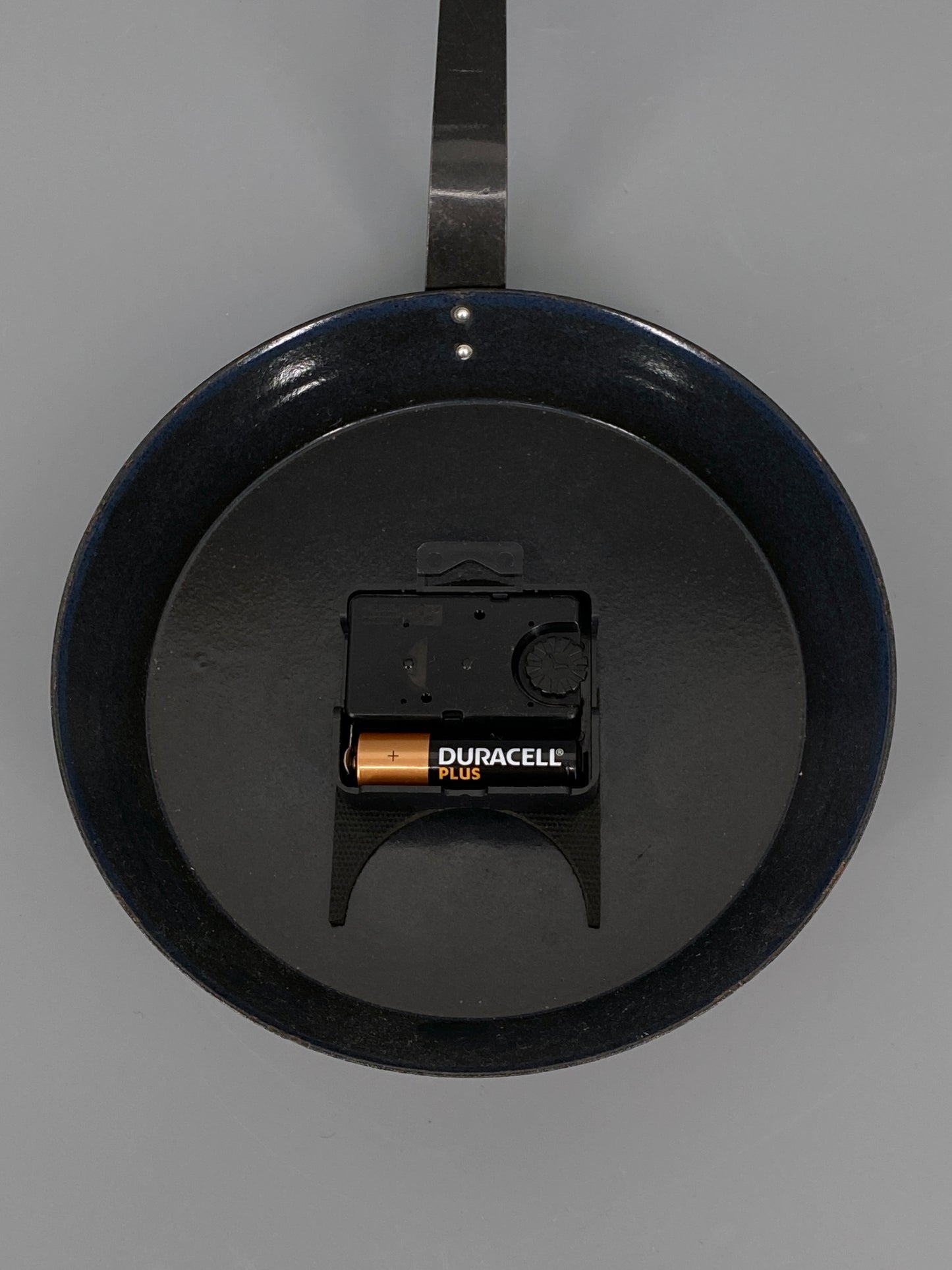 Rote Wanduhr "Pfanne" von Weimar electric, DDR