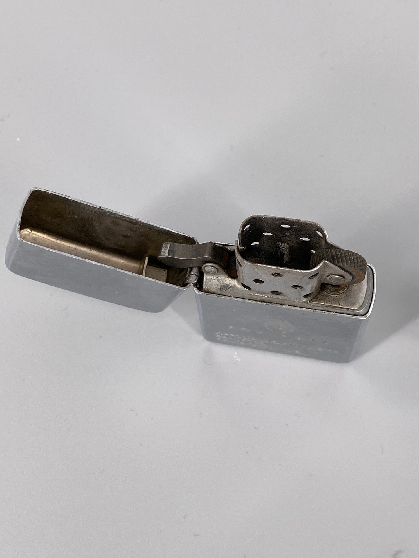2 Zippo Benzinfeuerzeuge, "Marlboro" und "For Real"
