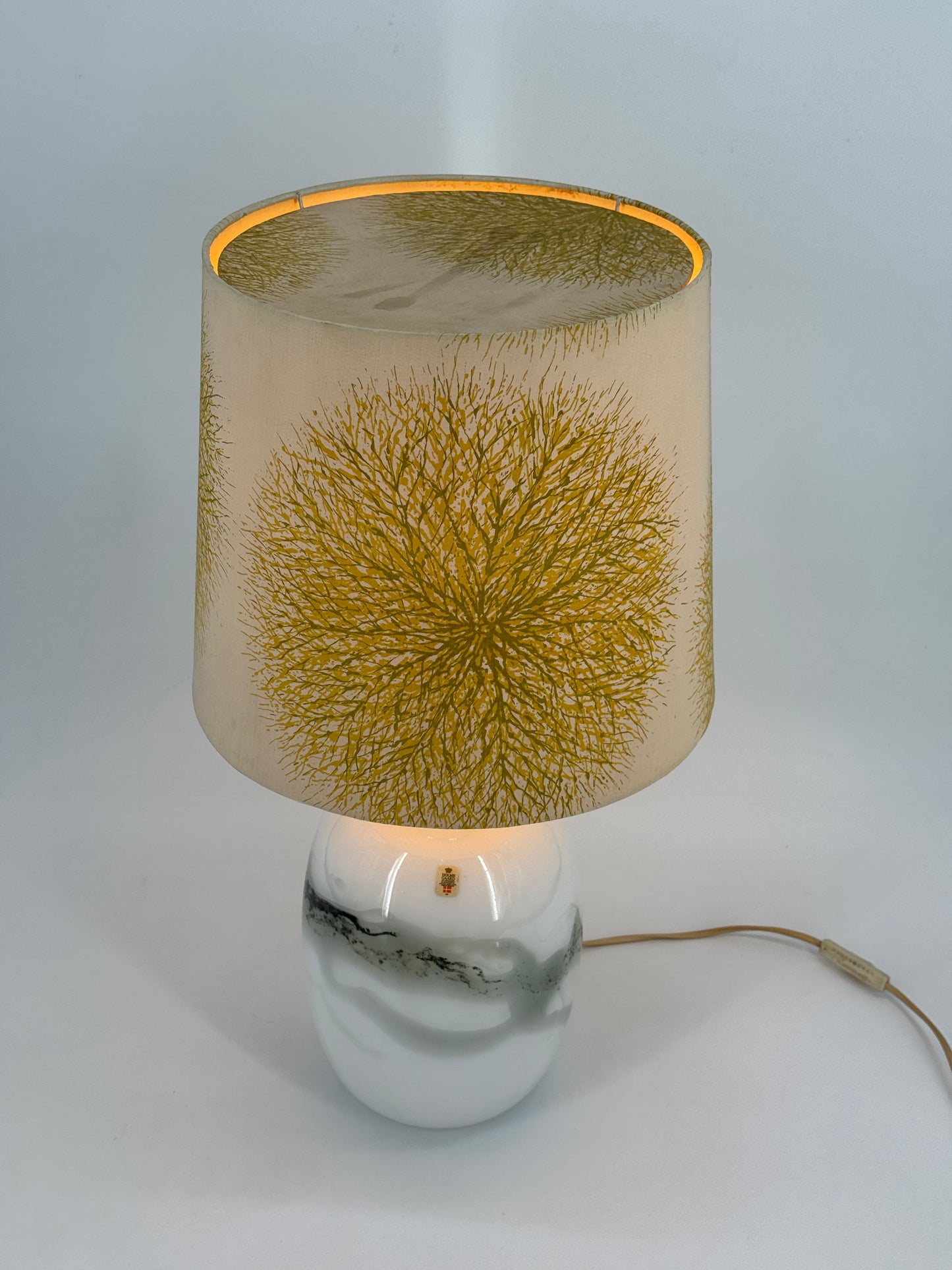 Tischlampe "Sakura Bordlampe" von Michael Bang für Holmgaard mit Glassockel, Dänemark 70er