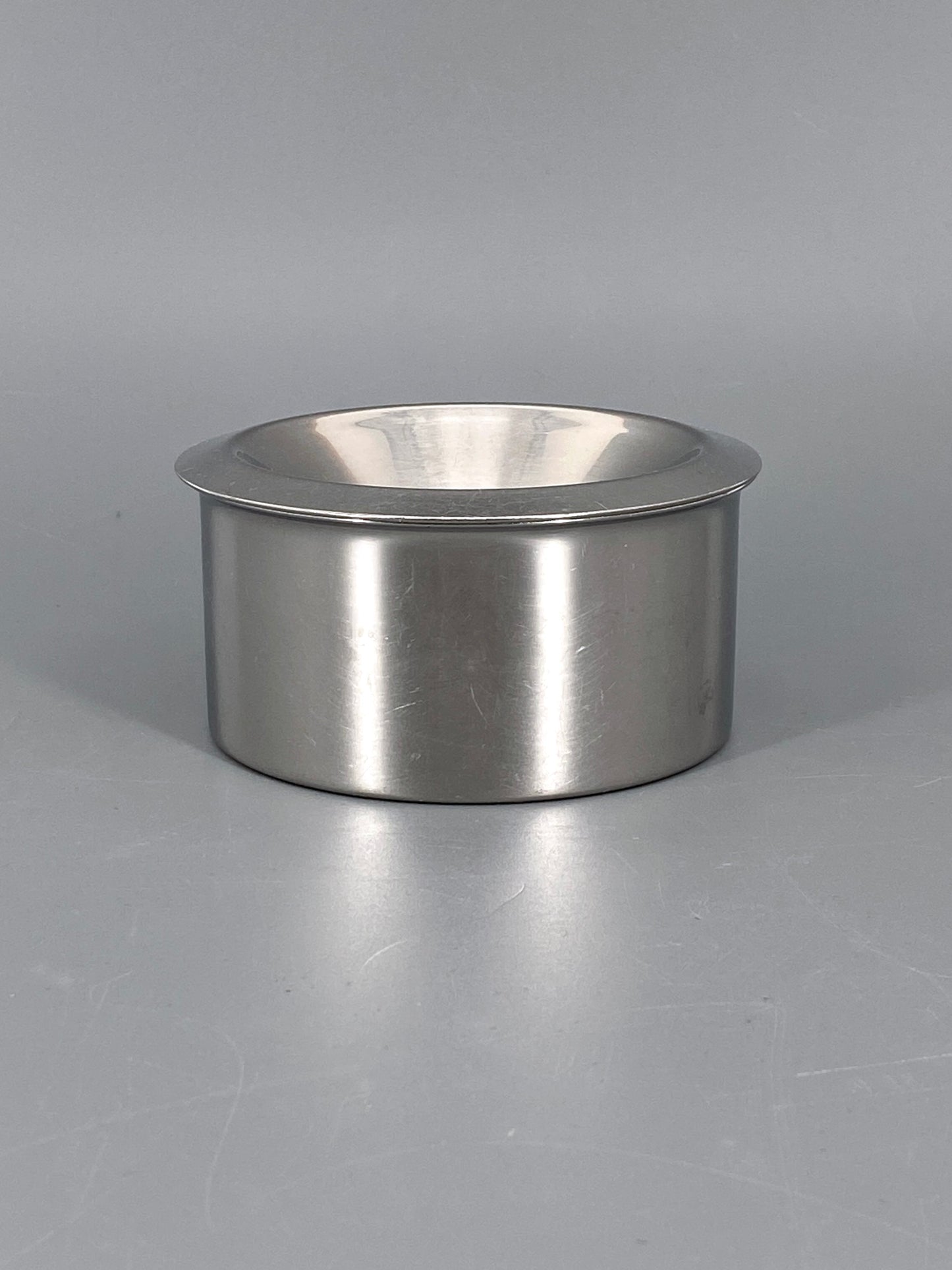 Aschenbecher von Alessi, Entwurf Marianne Brandt, Bauhaus