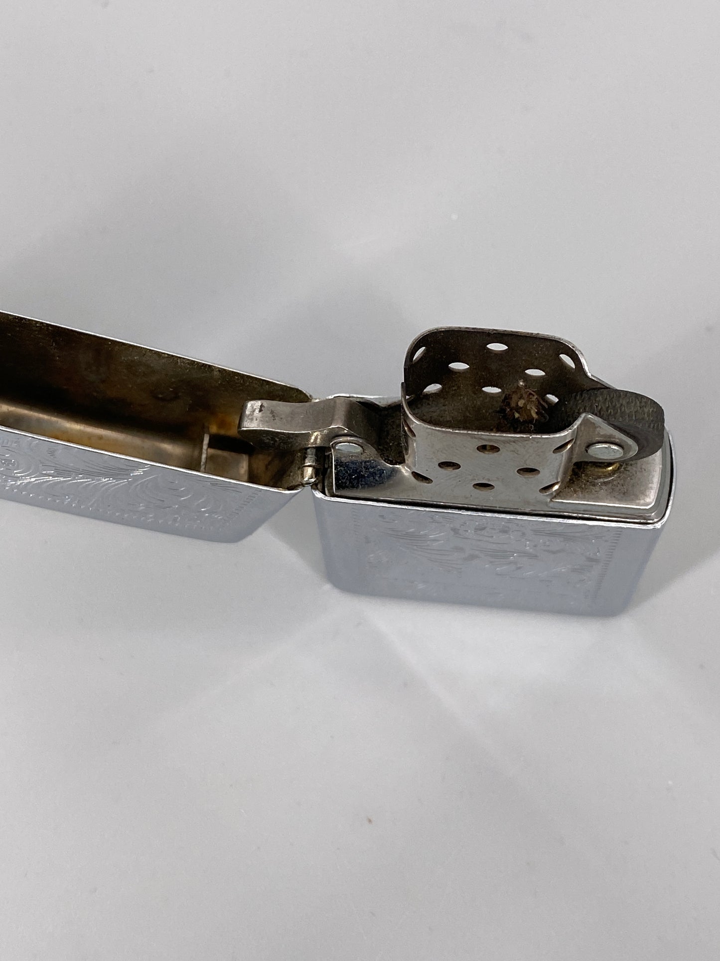2 Zippo Benzinfeuerzeuge, "Marlboro" und "For Real"