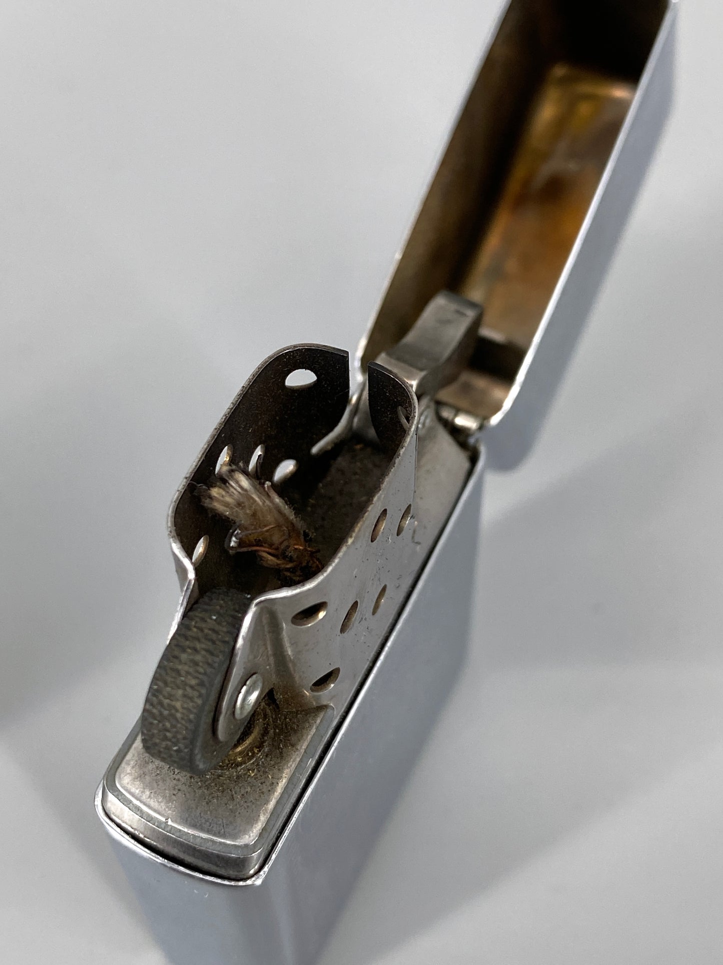 2 Zippo Benzinfeuerzeuge, "Marlboro" und "For Real"