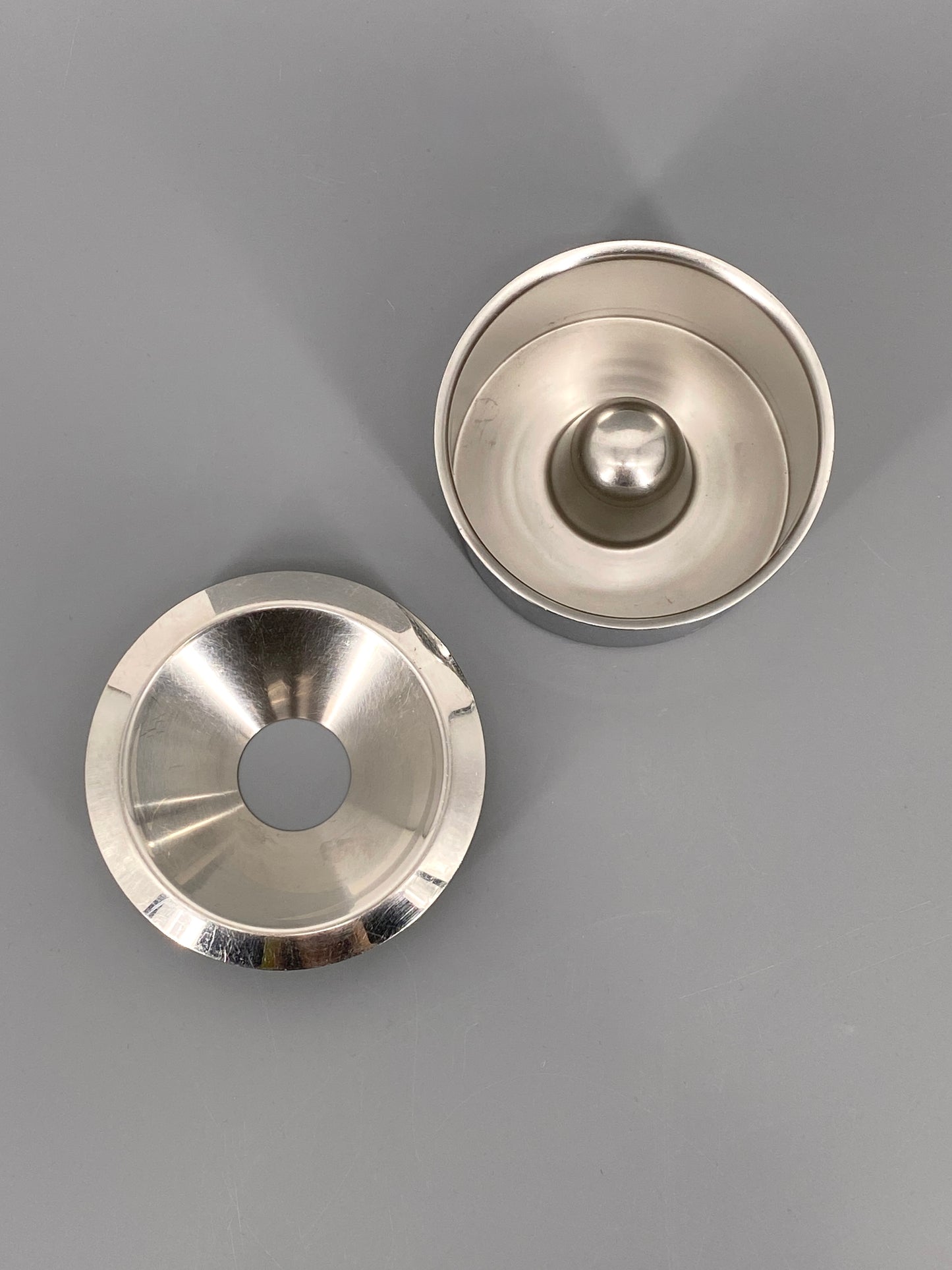 Aschenbecher von Alessi, Entwurf Marianne Brandt, Bauhaus