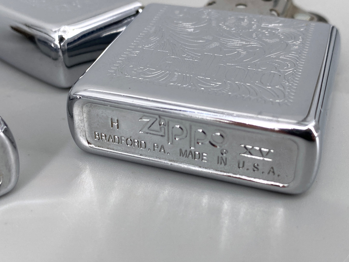 2 Zippo Benzinfeuerzeuge, "Marlboro" und "For Real"