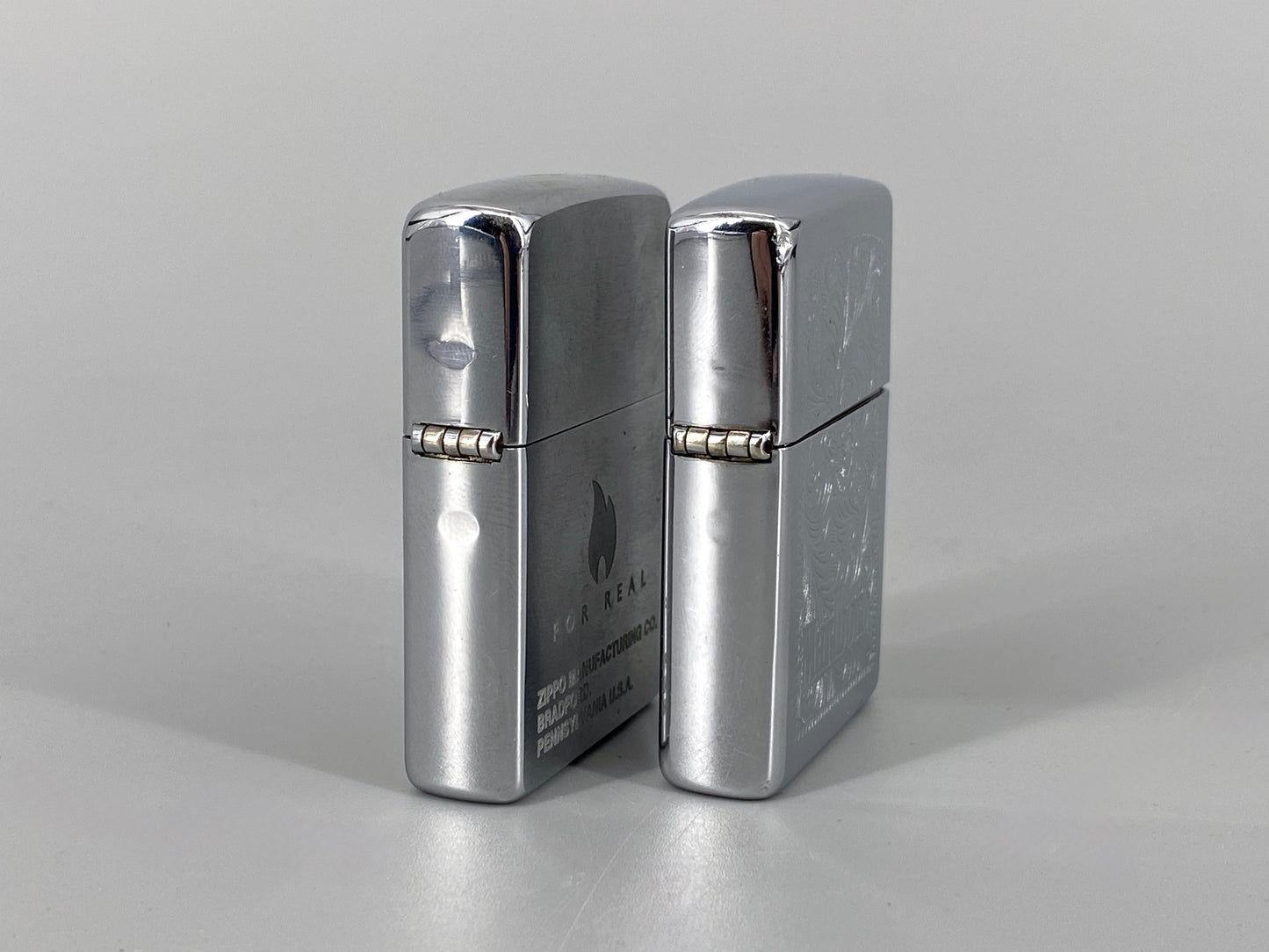 2 Zippo Benzinfeuerzeuge, "Marlboro" und "For Real"