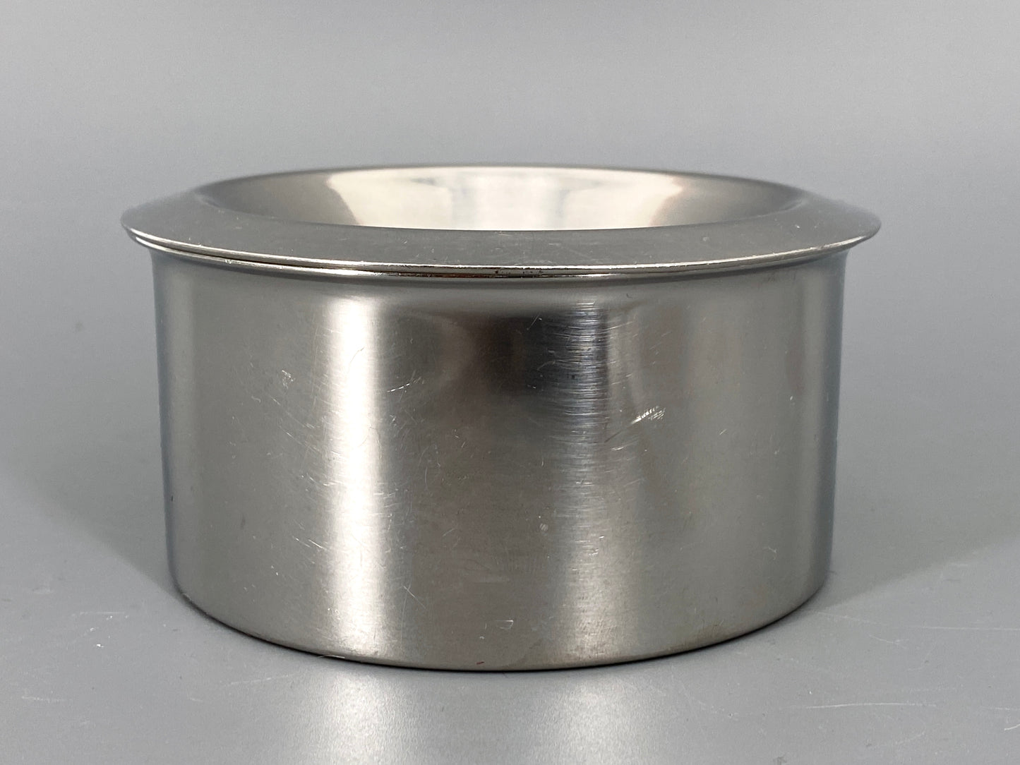 Aschenbecher von Alessi, Entwurf Marianne Brandt, Bauhaus