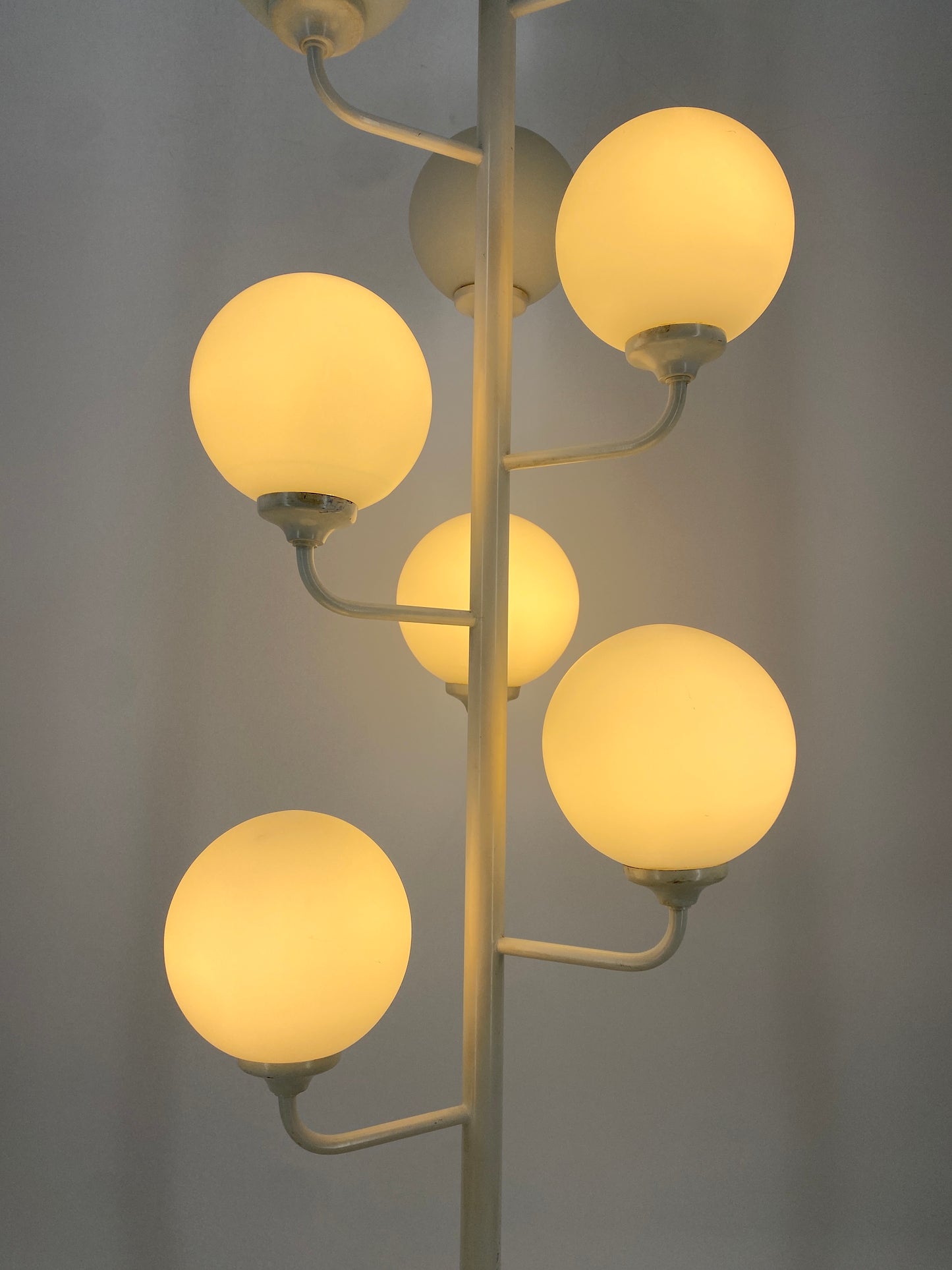 Space Age Design Stehlampe mit 9 Satin-Glaskugeln, Deutschland 1970er