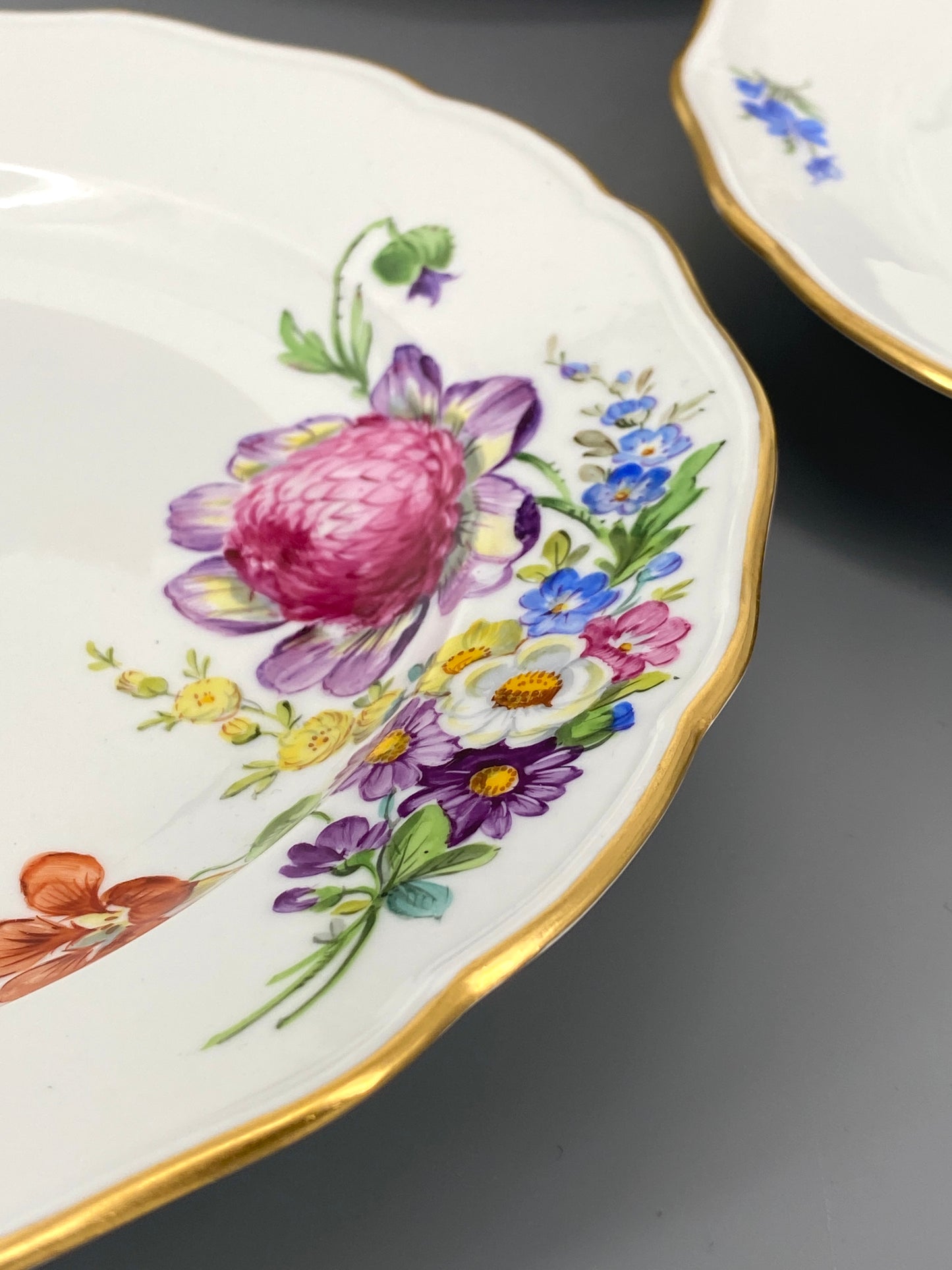 8 Porzellan Teller von Meissen, mit Blumenbukett und Streublumen