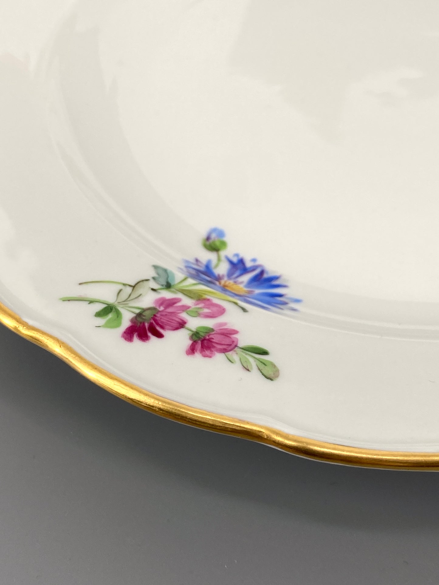 8 Porzellan Teller von Meissen, mit Blumenbukett und Streublumen