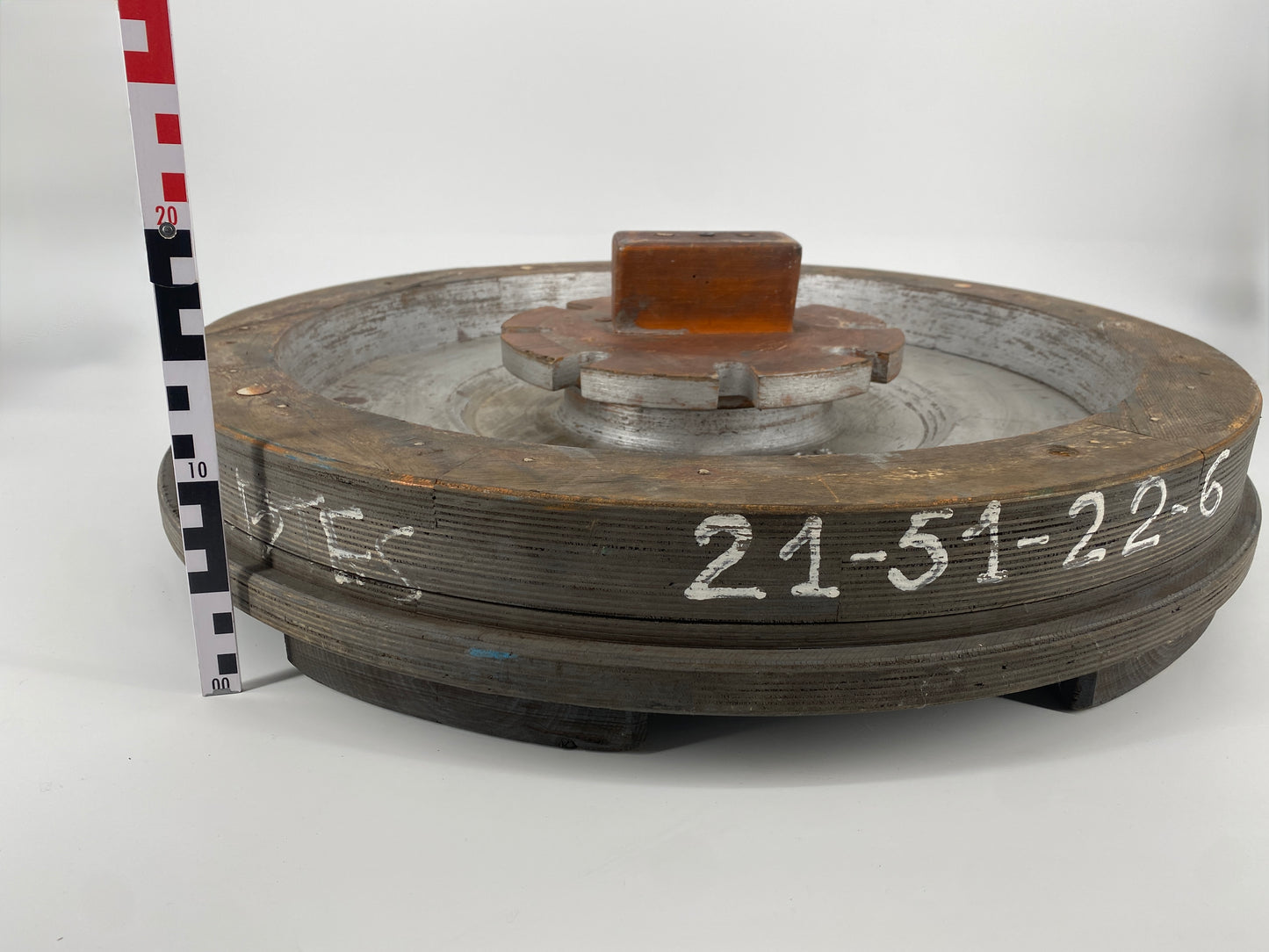 Industrielle Gußform für Schwungräder, Umlenkrollen etc. Skulpturales Objekt