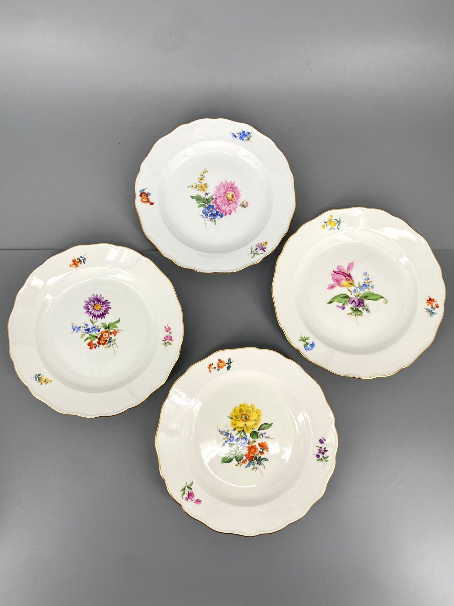 8 Porzellan Teller von Meissen, mit Blumenbukett und Streublumen
