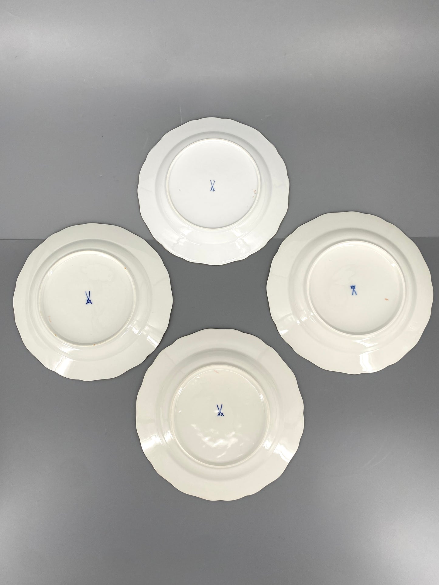 8 Porzellan Teller von Meissen, mit Blumenbukett und Streublumen