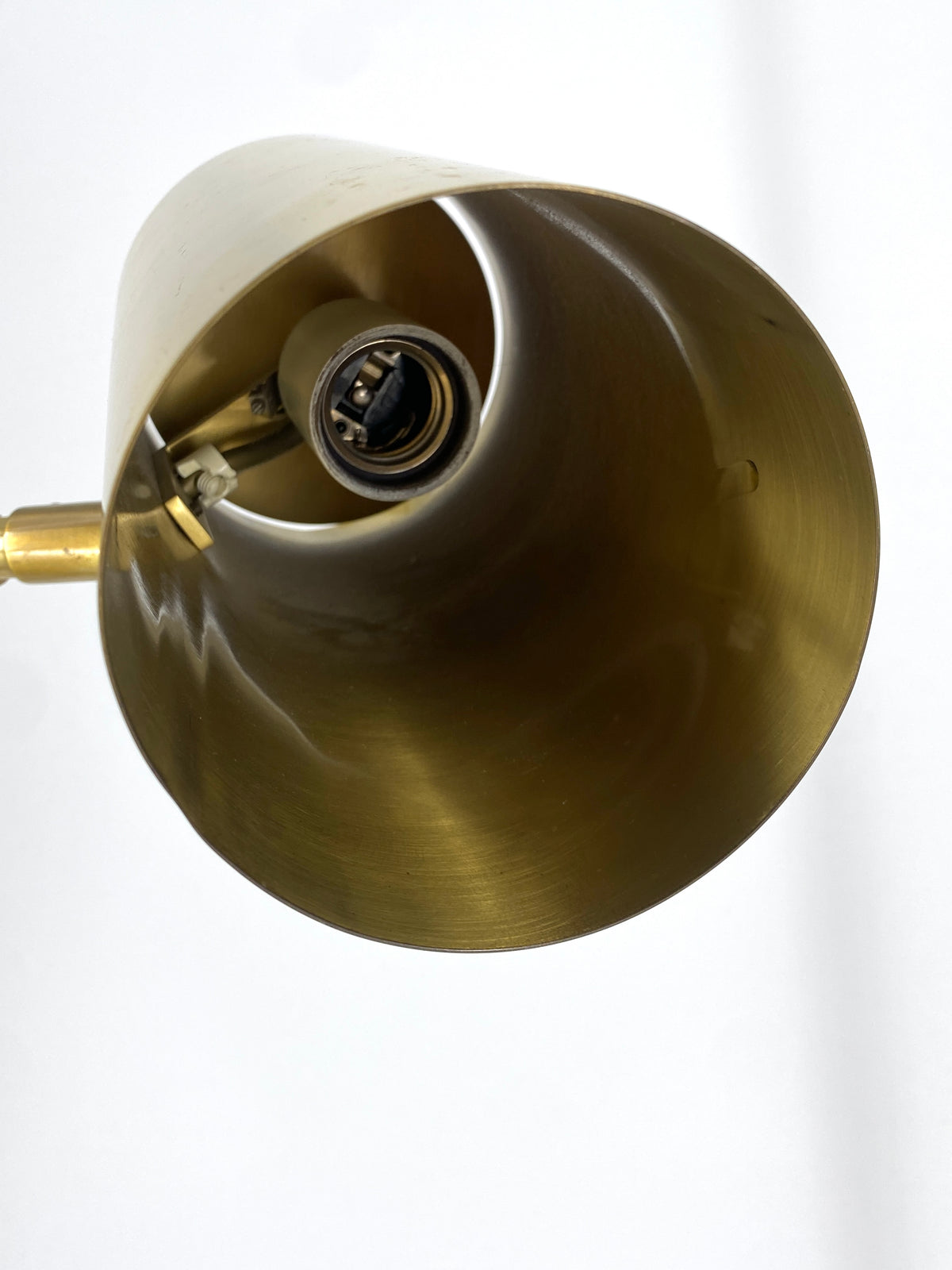 Höhenverstellbare Stehlampe / Leselampe aus Messing mit zylindrischem Schirm und massivem Gelenk, Italien 60/70er Jahre