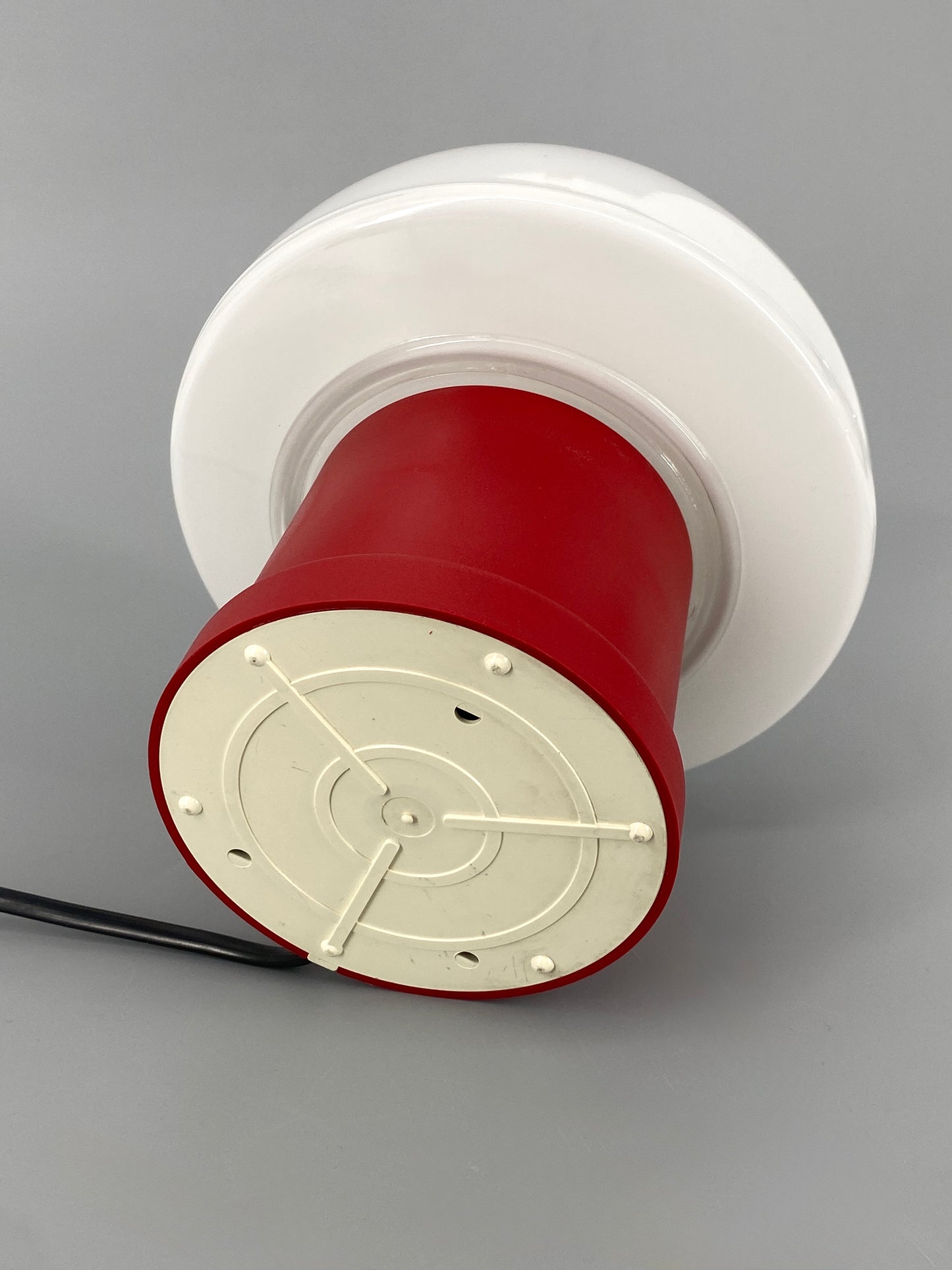 Pilzlampe mit rotem Kunststoffsockel von Massive, Belgien 70er