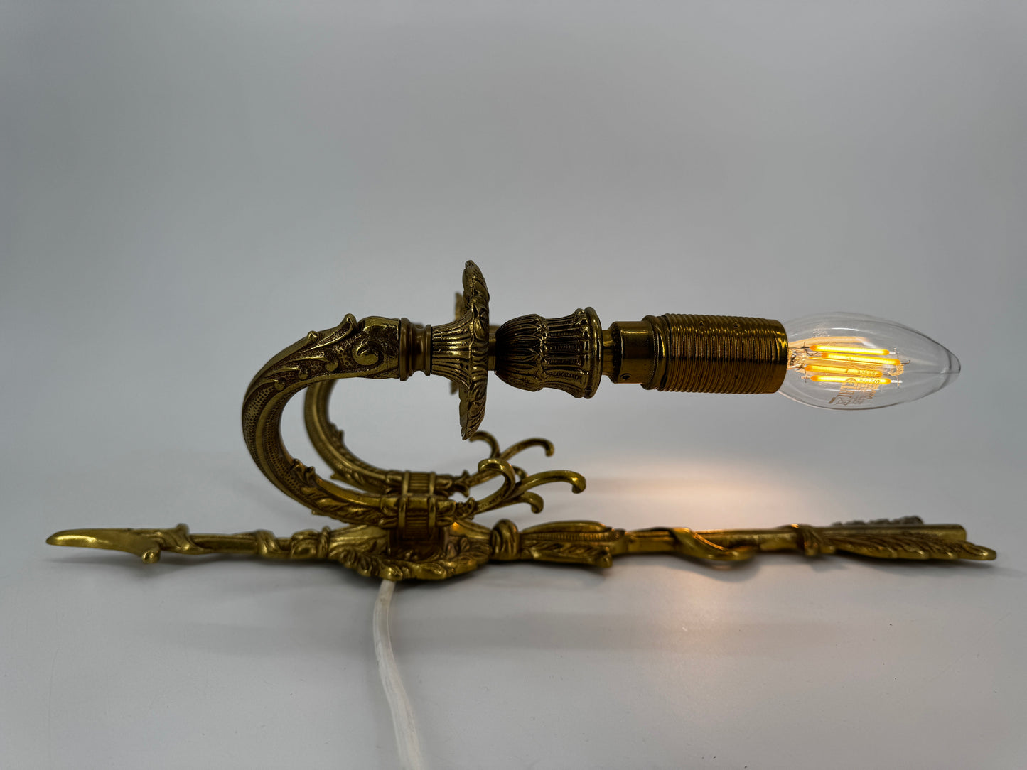 Art-déco-Wandlampe aus Bronze mit goldfarbener Patina