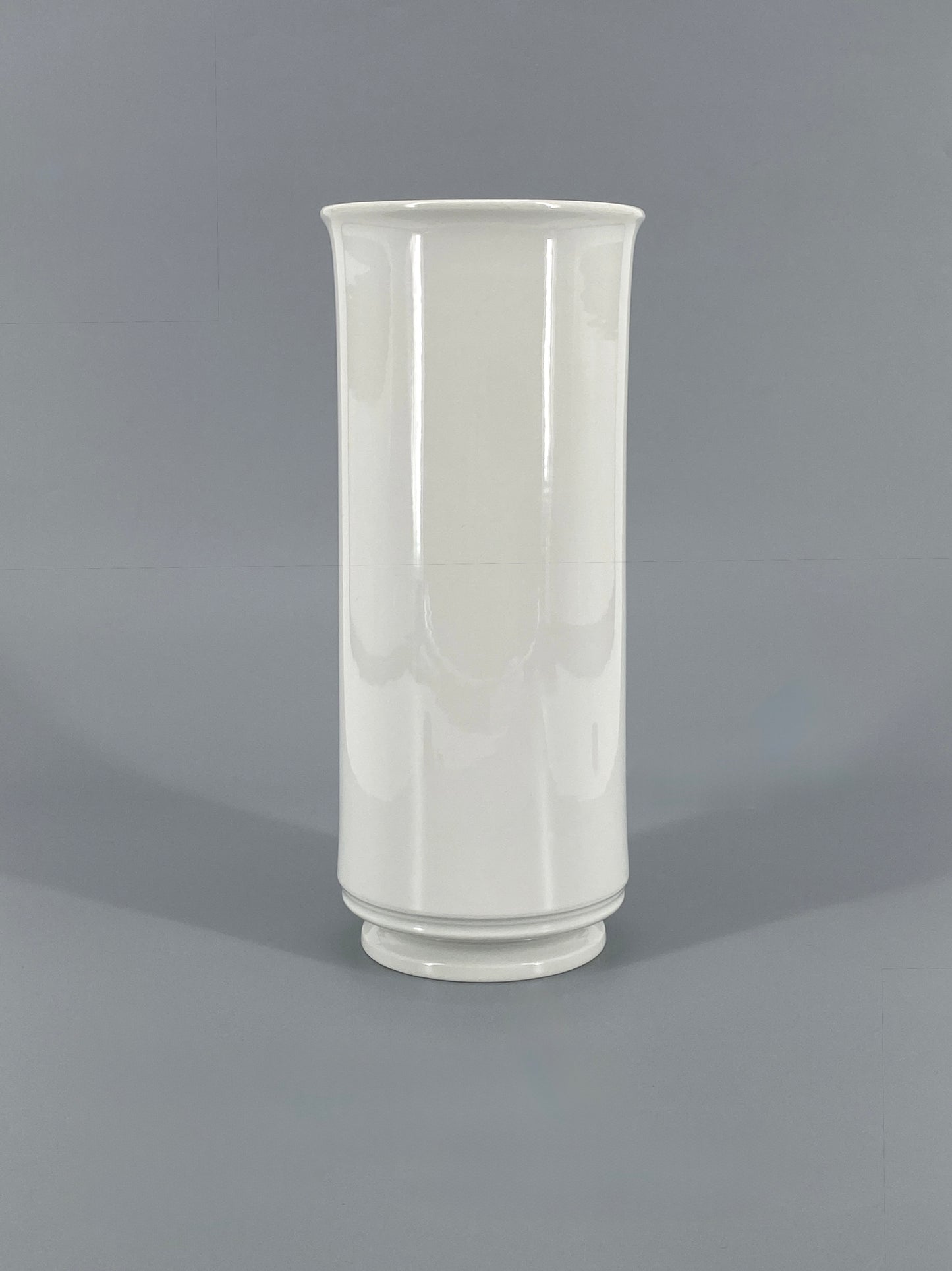 Weiß glasierte Zylindervase von Marguerite Friedlaender für KPM, 1. Wahl