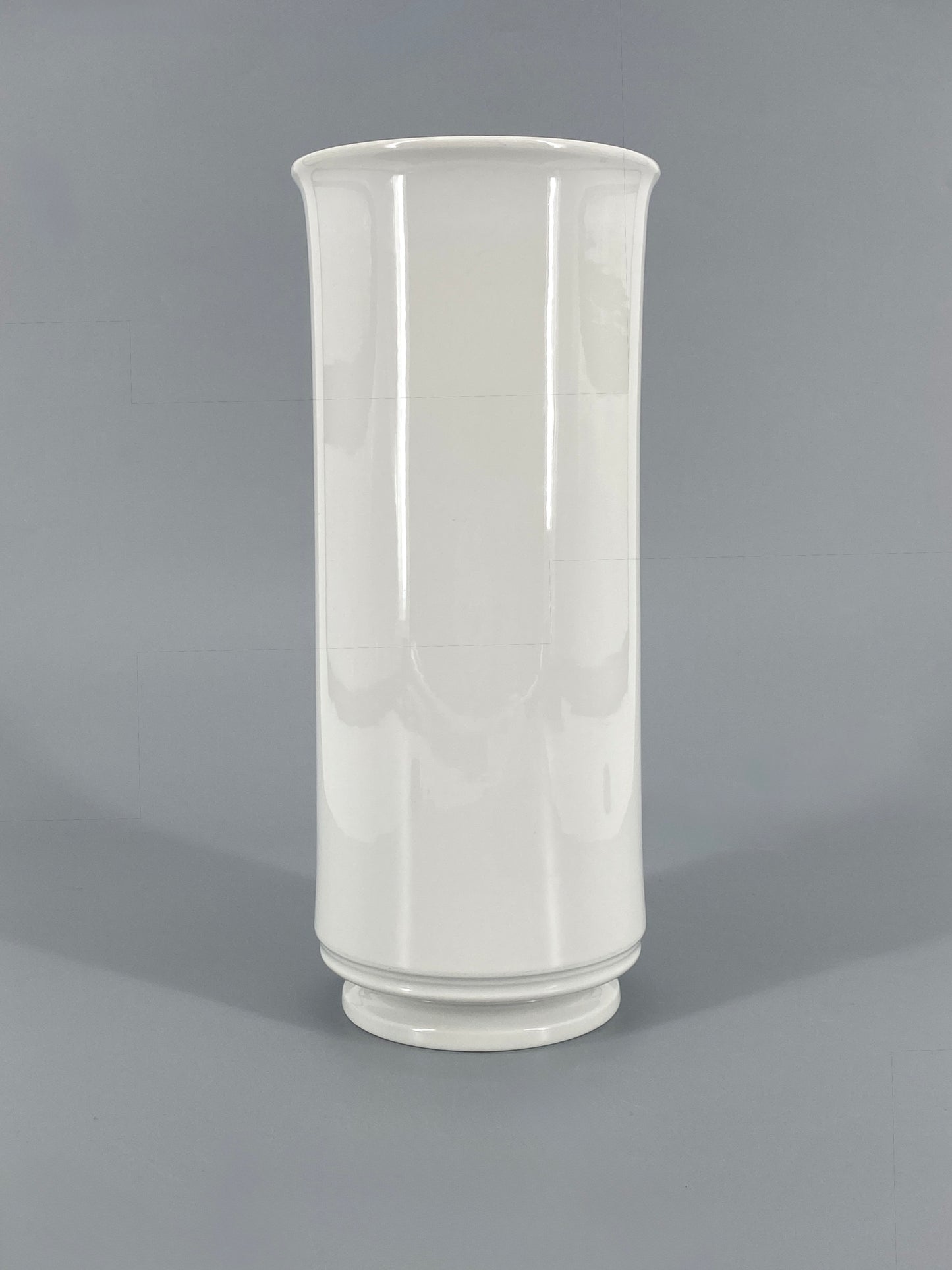 Weiß glasierte Zylindervase von Marguerite Friedlaender für KPM, 1. Wahl