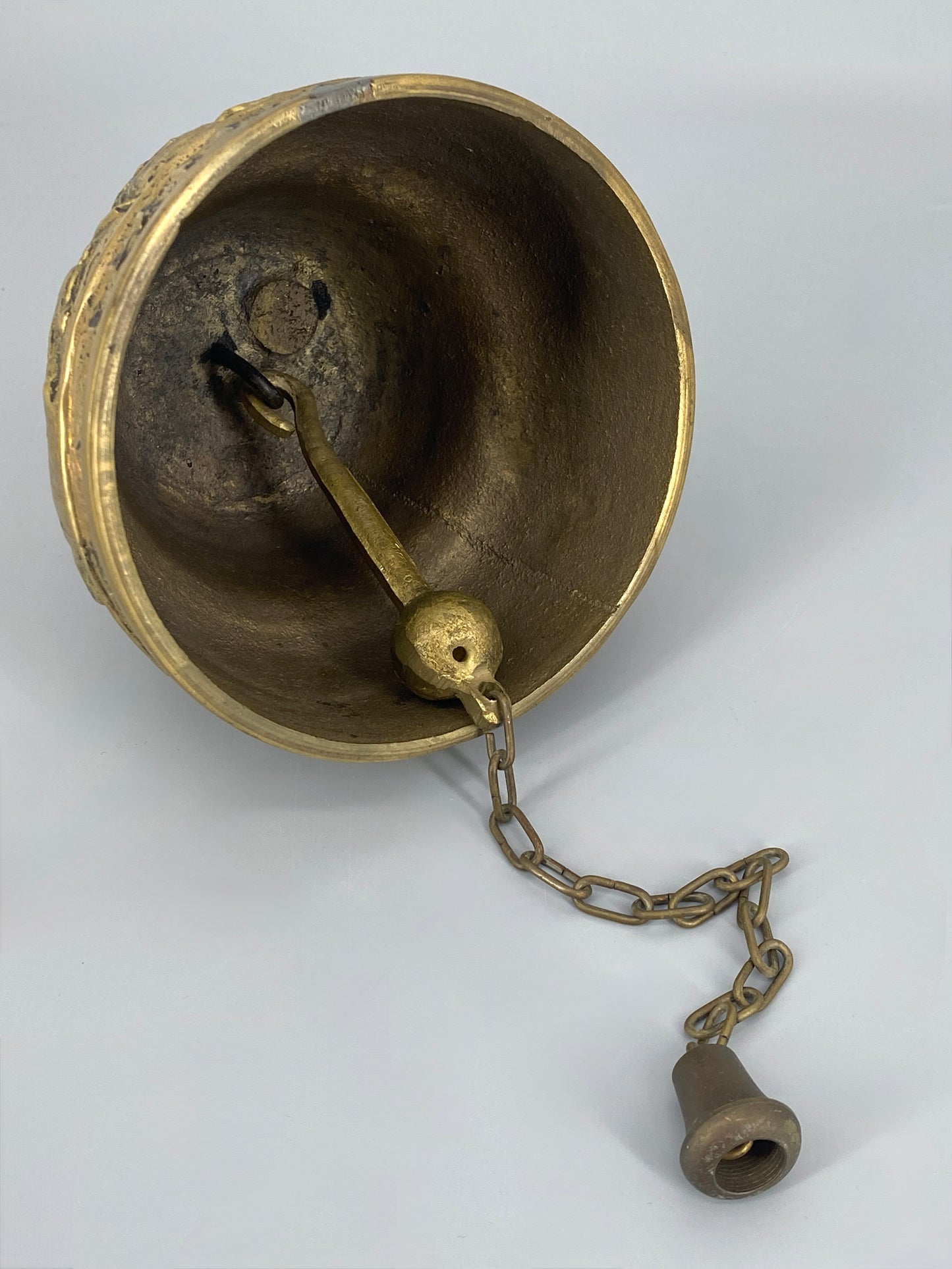 Glocke aus Bronze mit Tiermotiven