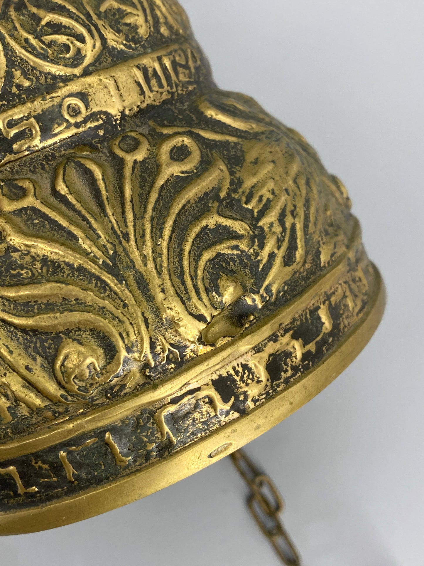 Glocke aus Bronze mit Tiermotiven